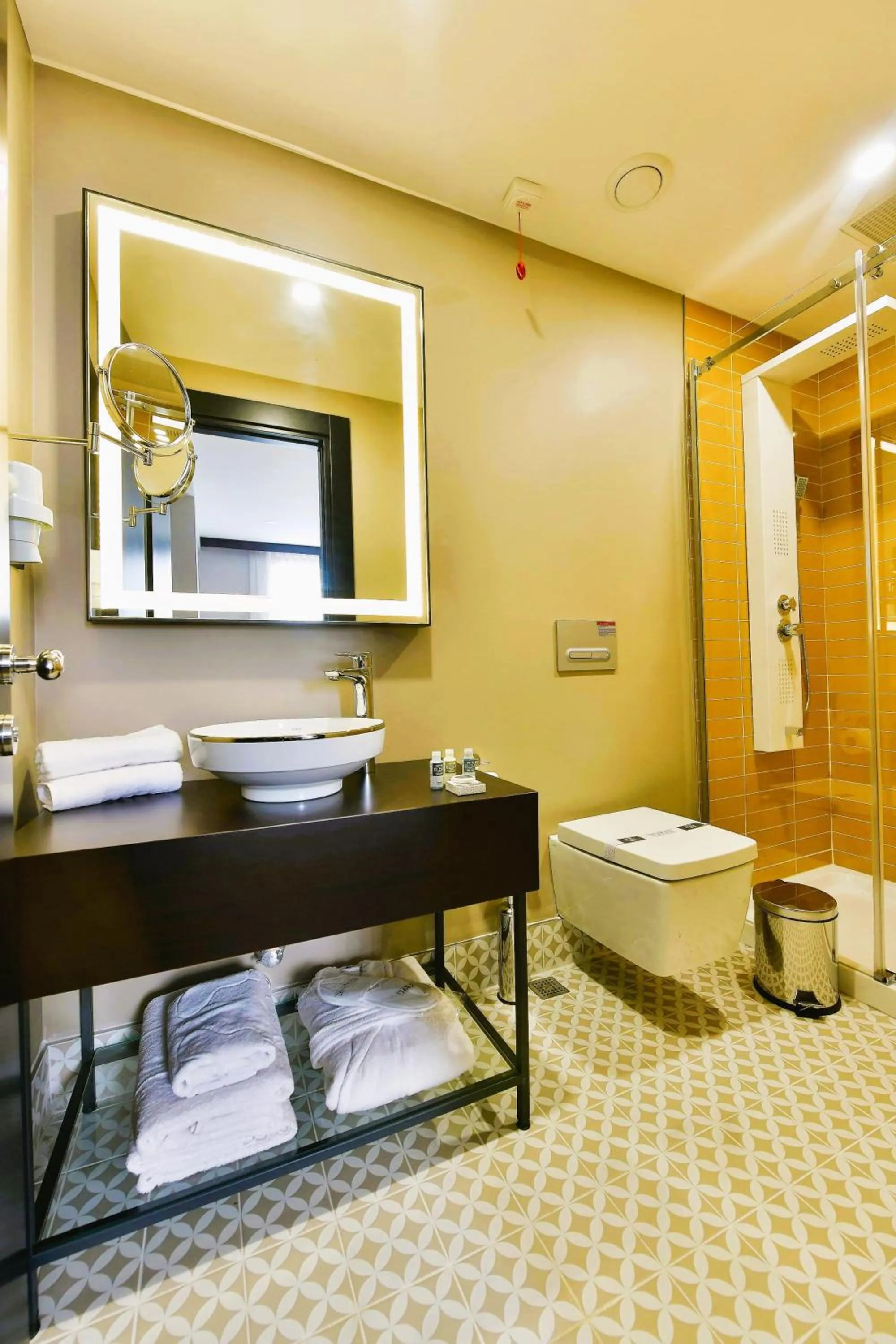 Shower in Ghan Hotel