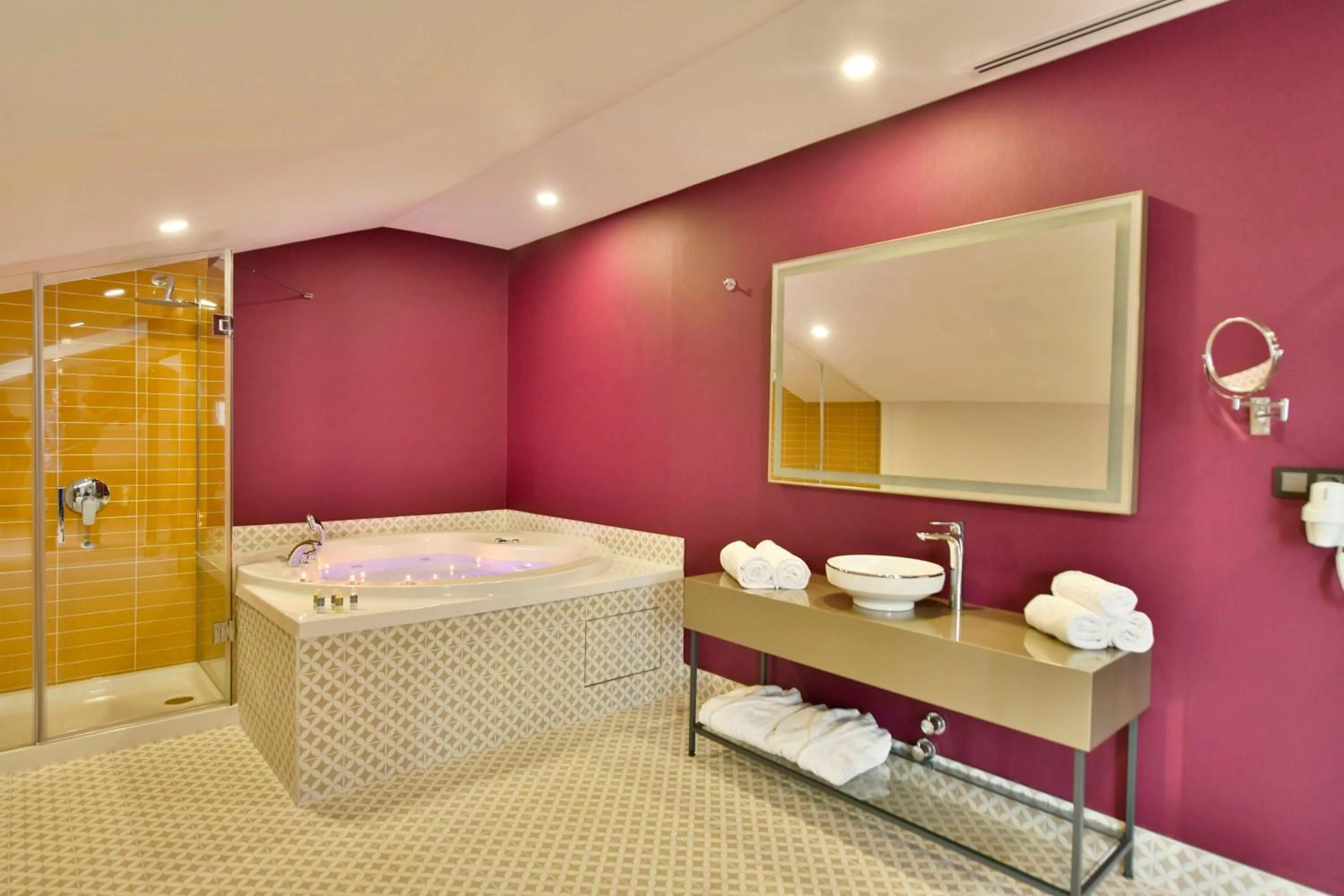 Shower in Ghan Hotel