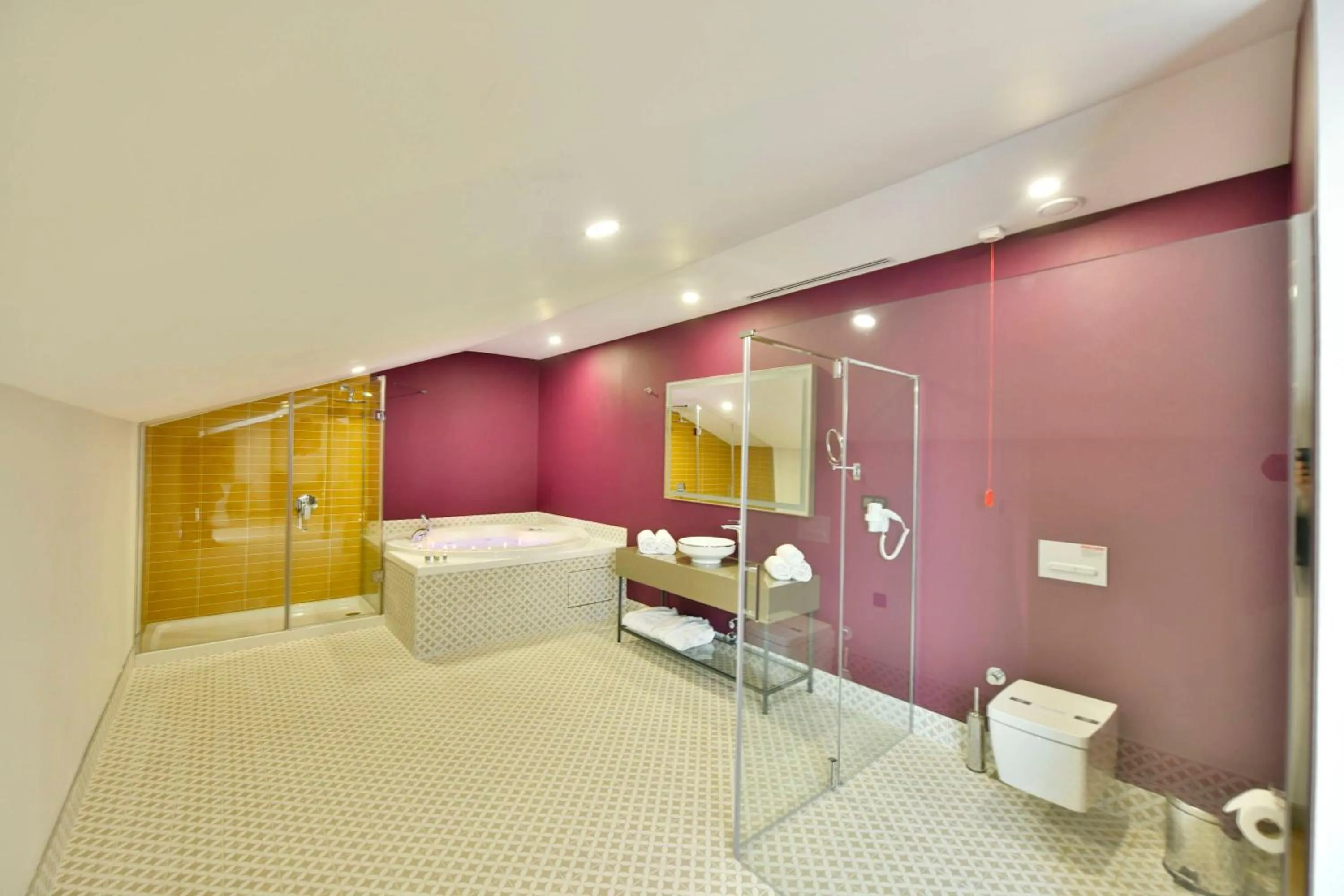 Shower in Ghan Hotel