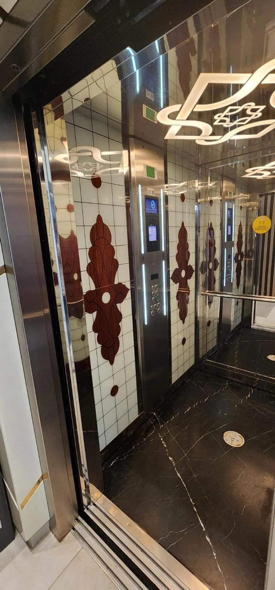 elevator in Ghan Hotel