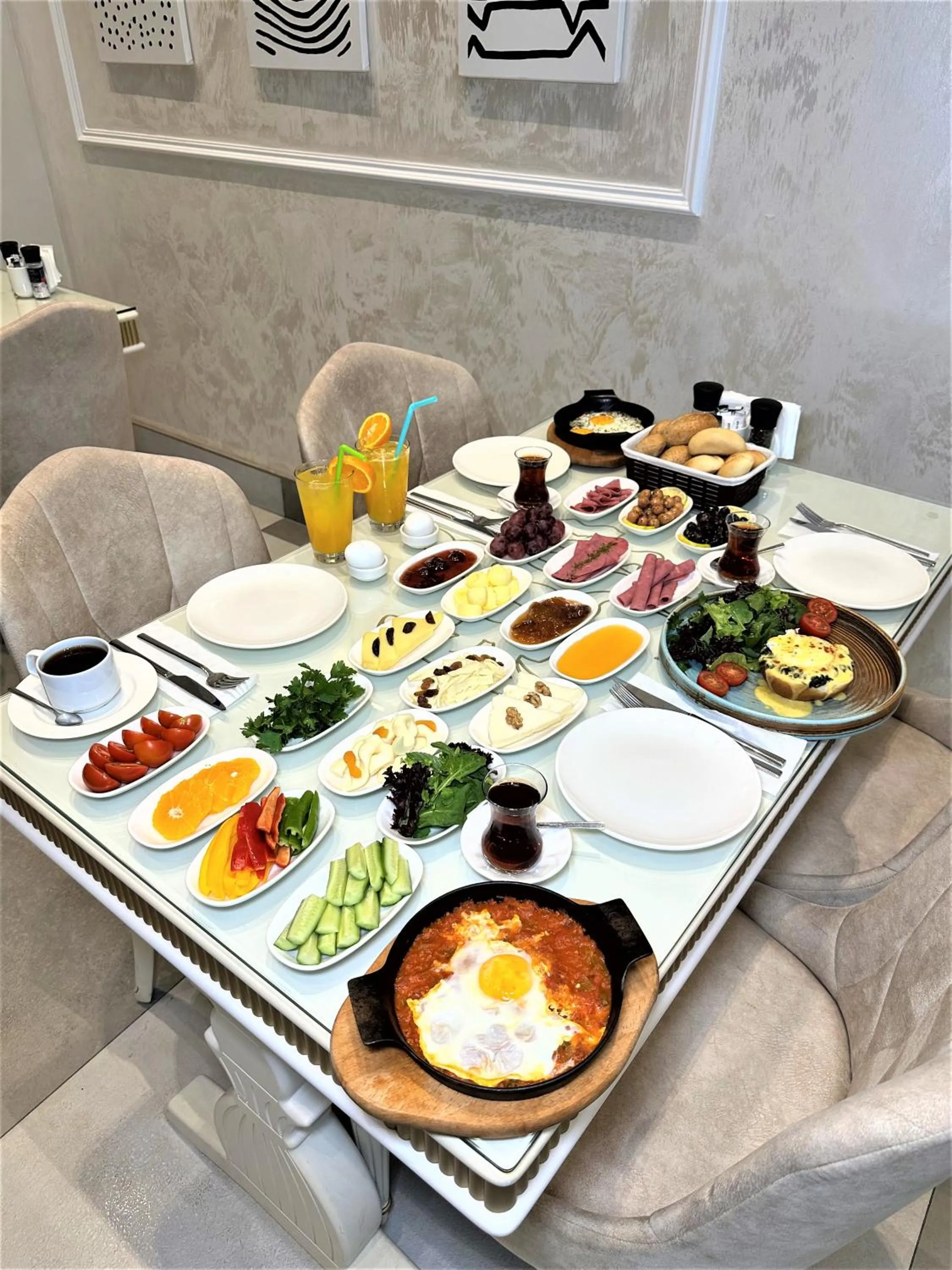 Food and drinks in Ghan Hotel