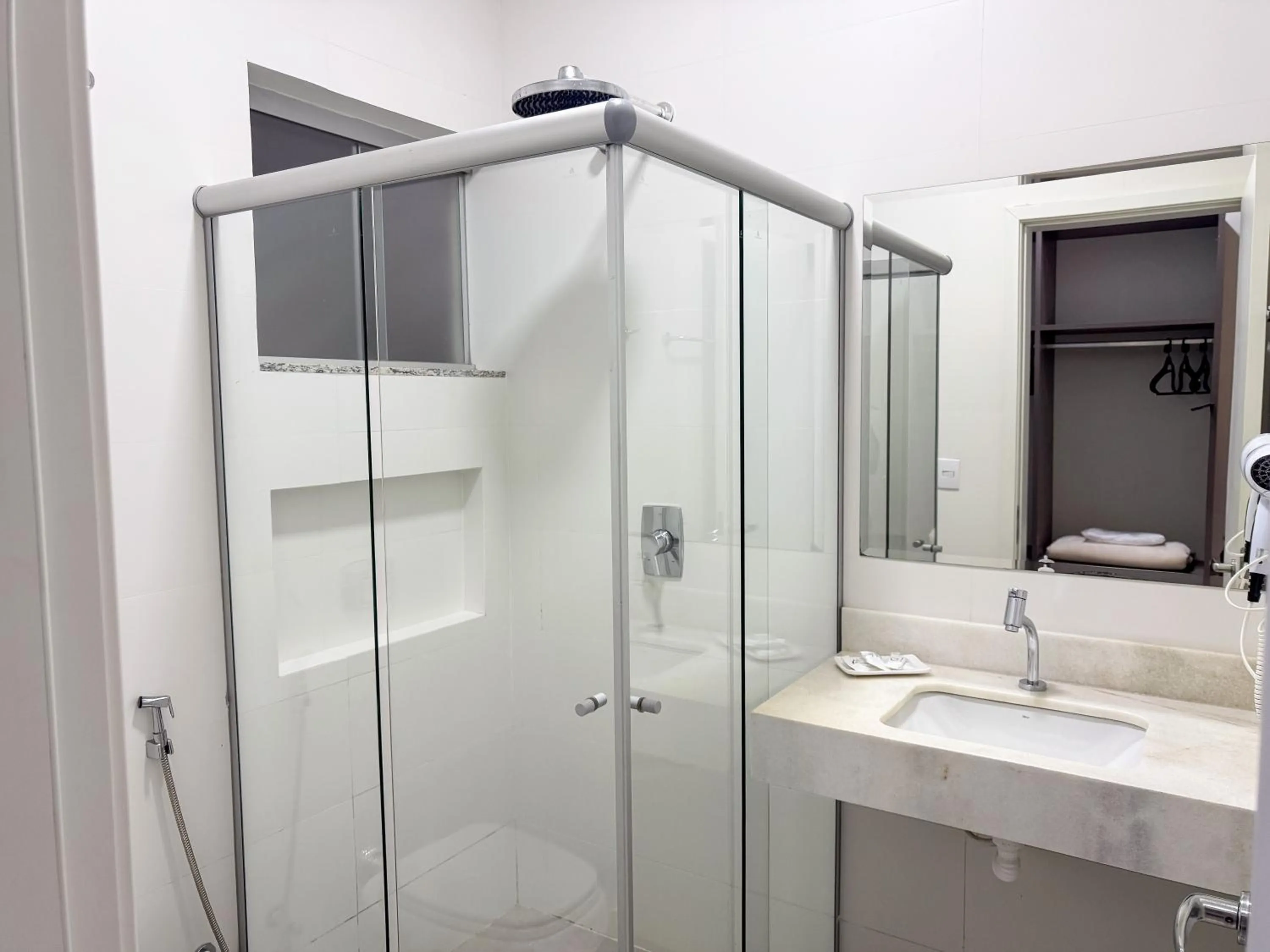 Shower in Hotel Mandino