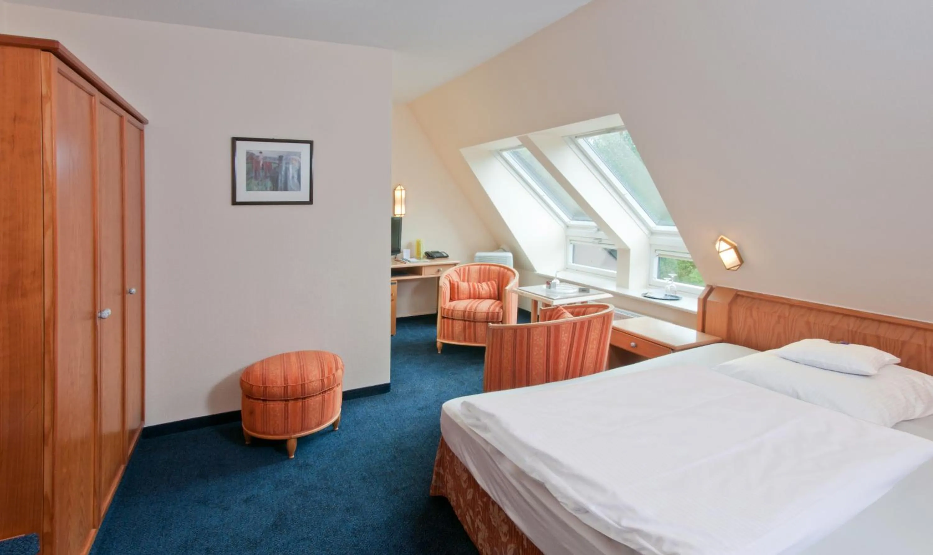 Photo of the whole room, Bed in Ringhotel Fährhaus