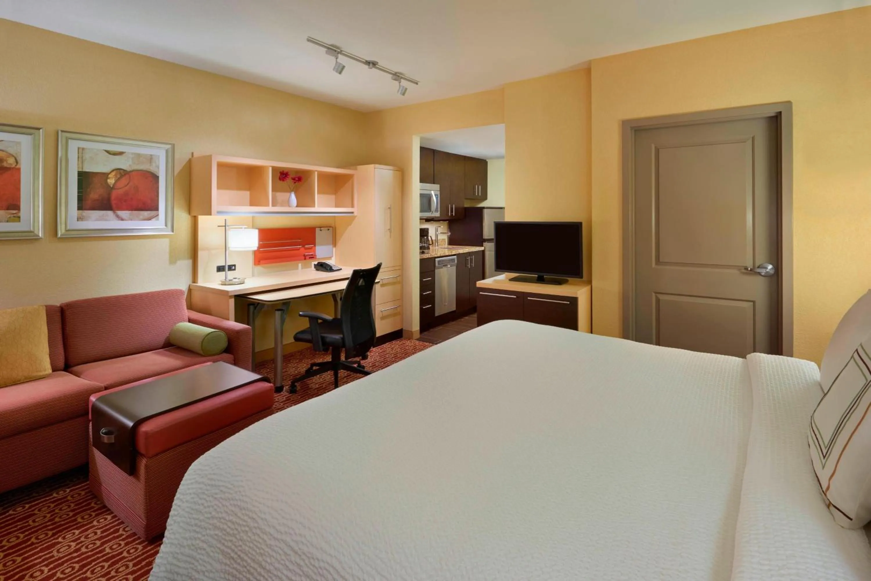 Photo of the whole room, Bed in TownePlace Suites by Marriott Thunder Bay