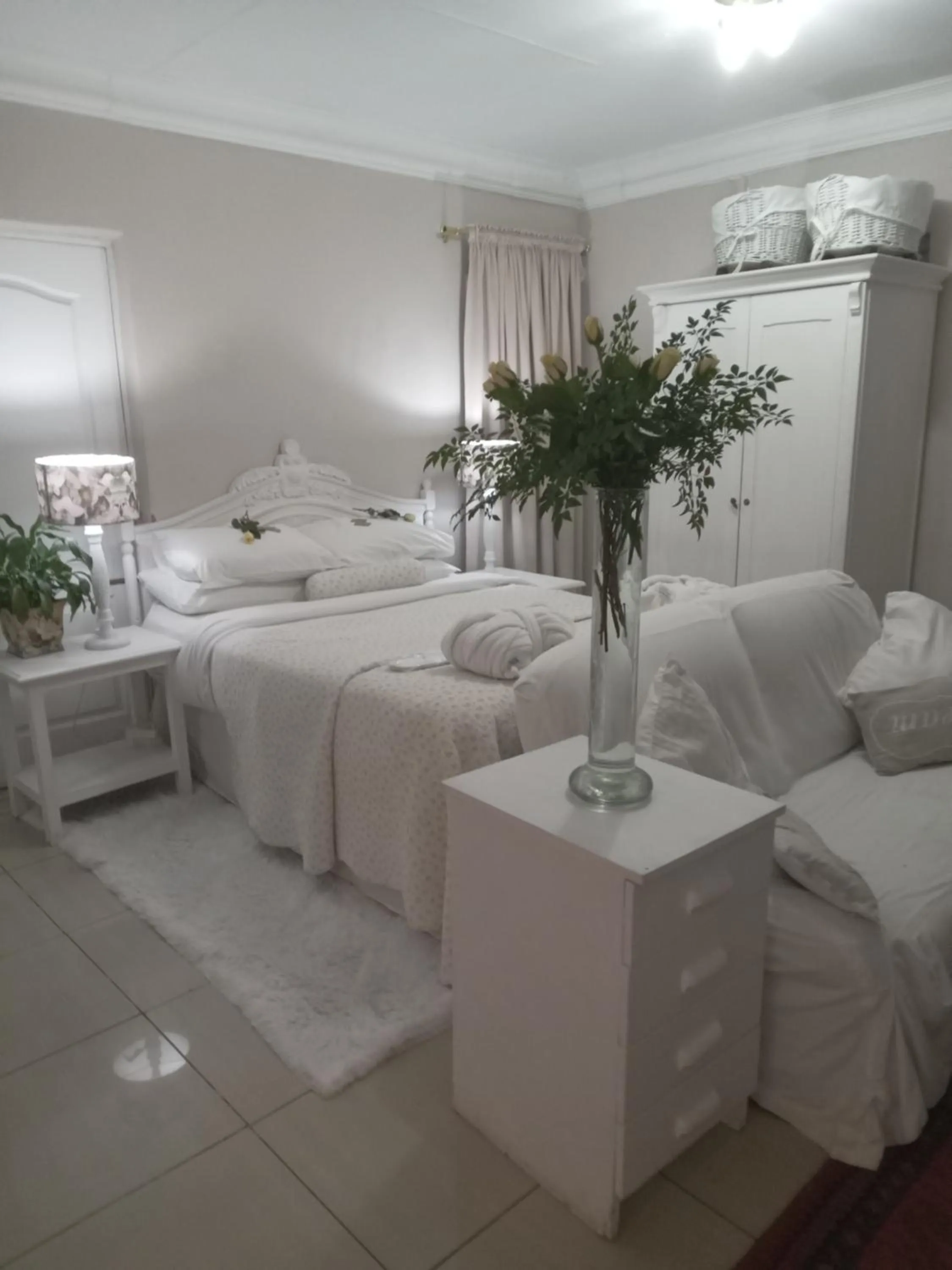 Bed in Emerald Guest House Springs