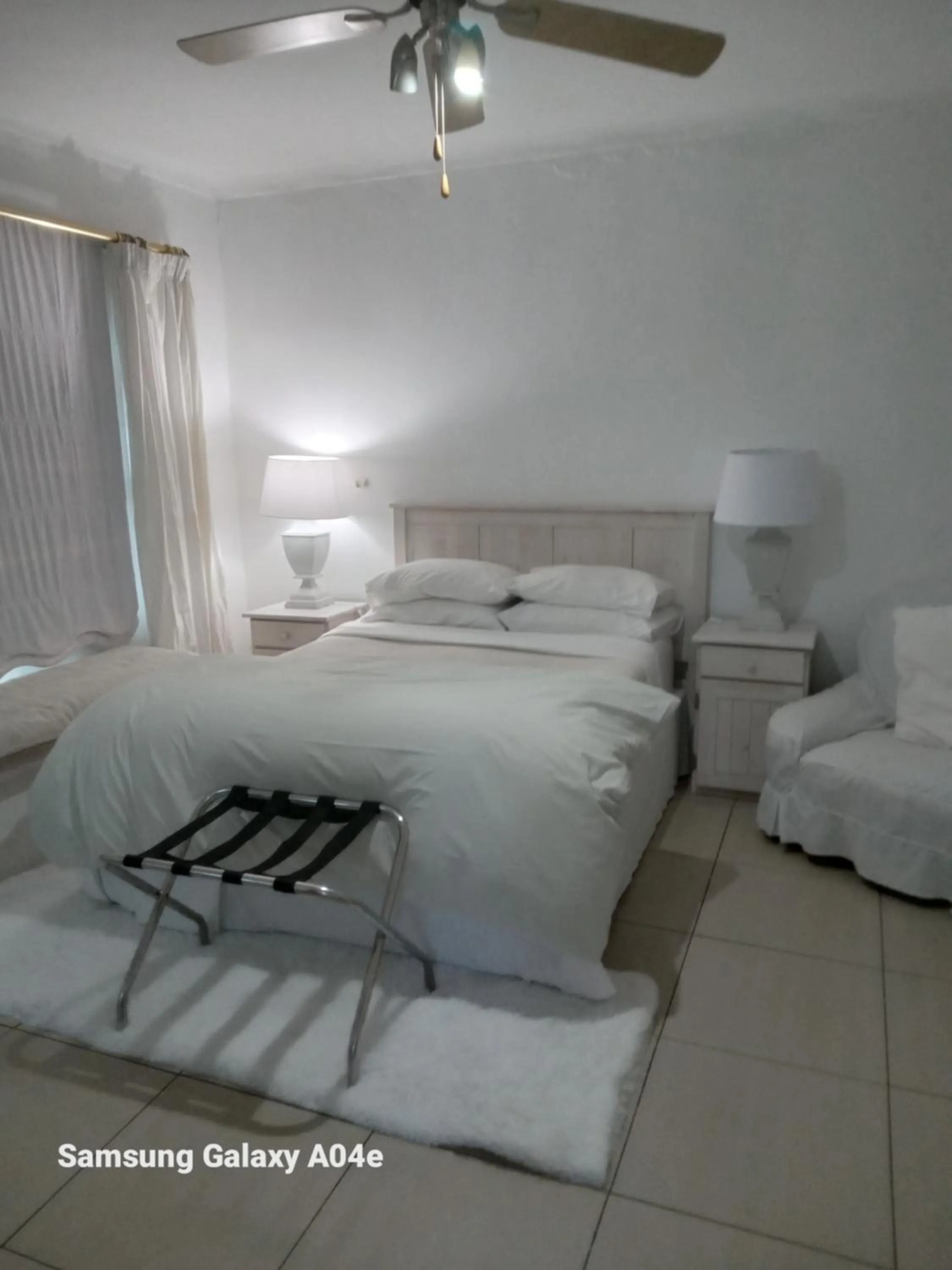 Bed in Emerald Guest House Springs