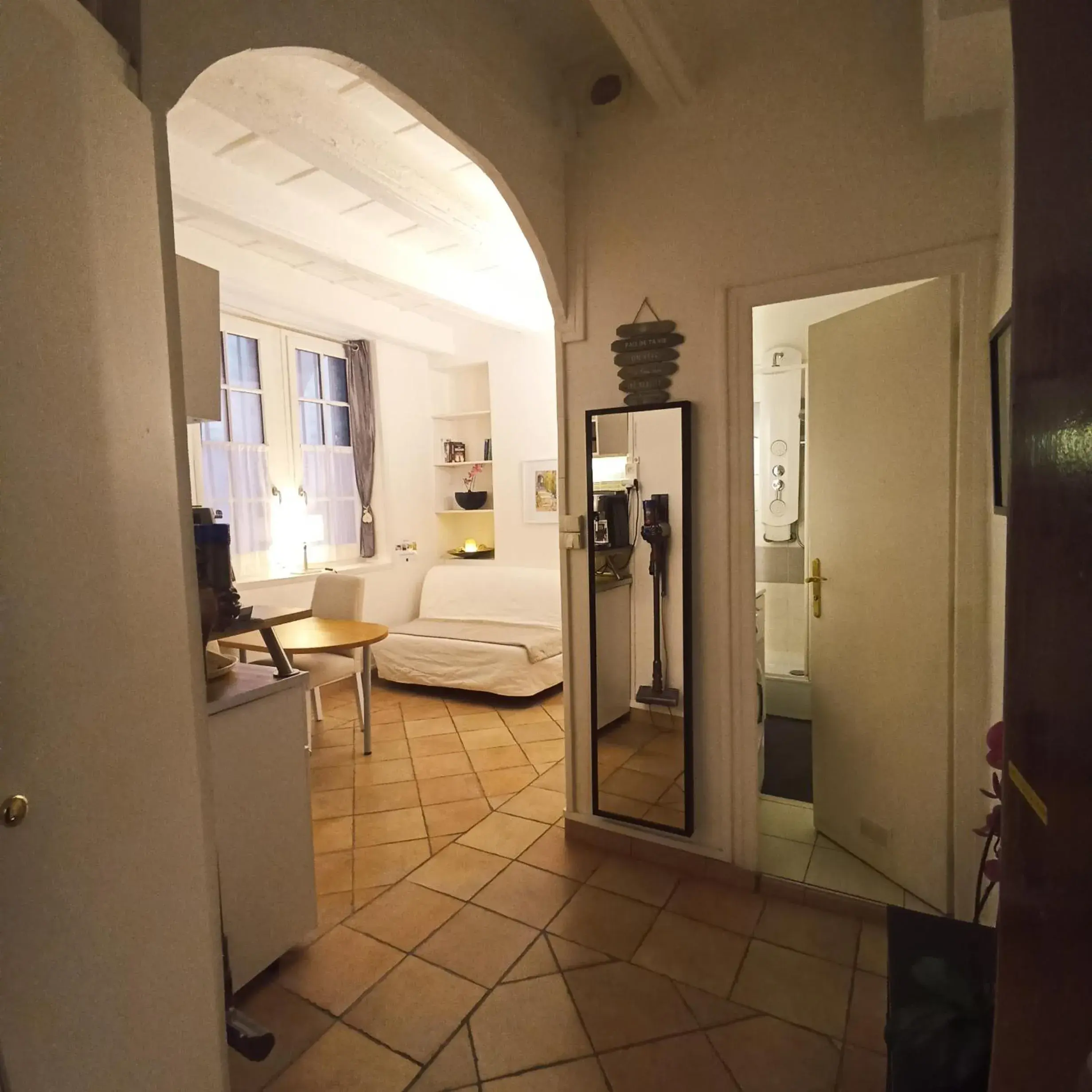 One-Bedroom Apartment (3 Adults) in La Loge Du Vieux Lyon One-Bedroom Apartment (3 Adults) in La Loge Du Vieux Lyon