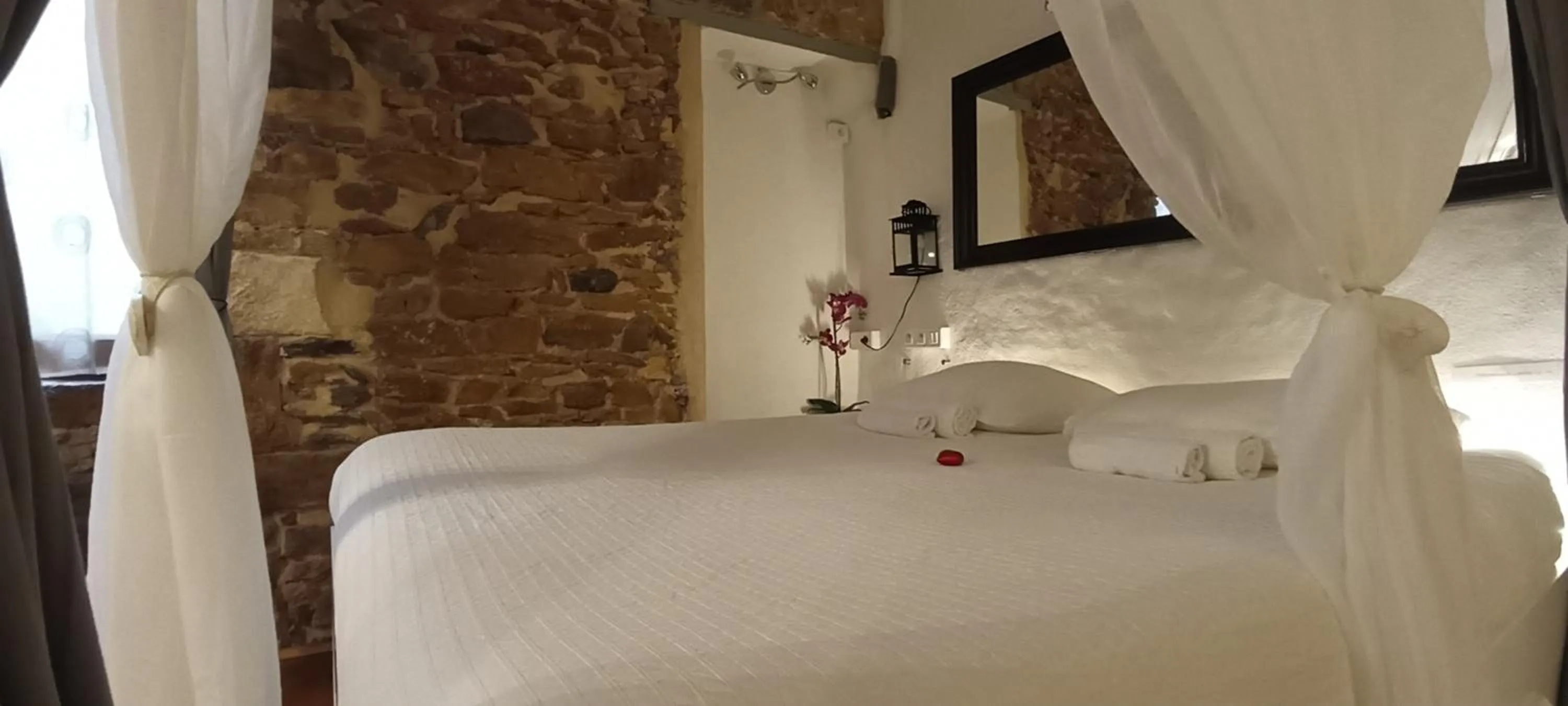 Bed in La Loge Du Vieux Lyon