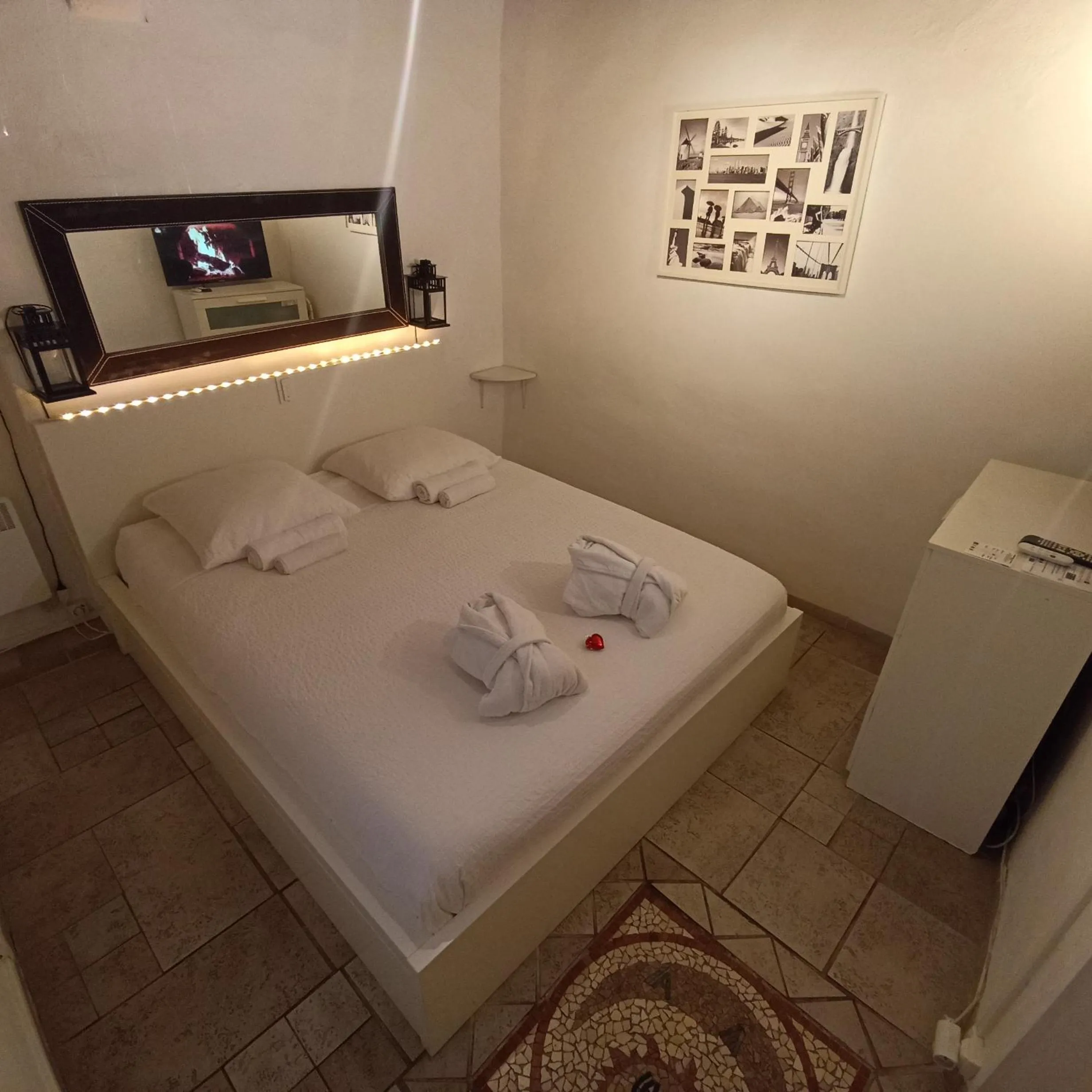 Bed in La Loge Du Vieux Lyon