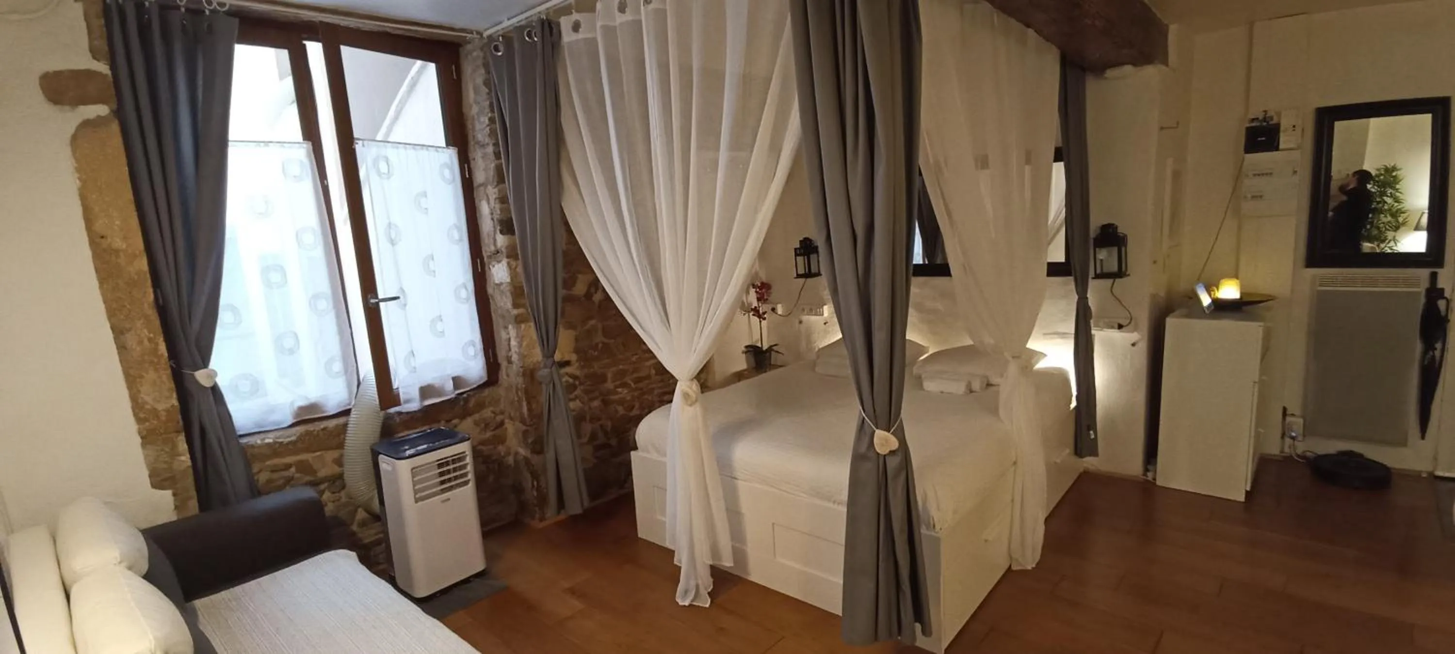 Bed in La Loge Du Vieux Lyon