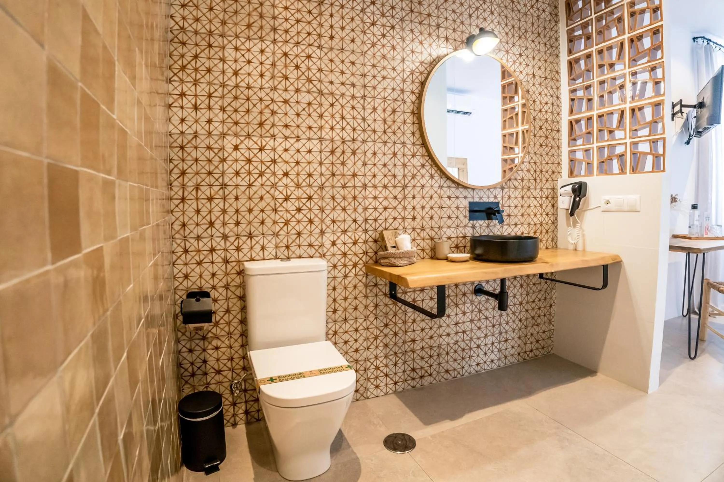 Bathroom in Manzanilla - Hospedería Boutique by La Judería De Vejer- ADULTS ONLY