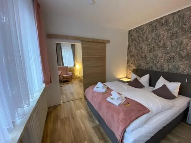 Bed in Hotel Rathaus