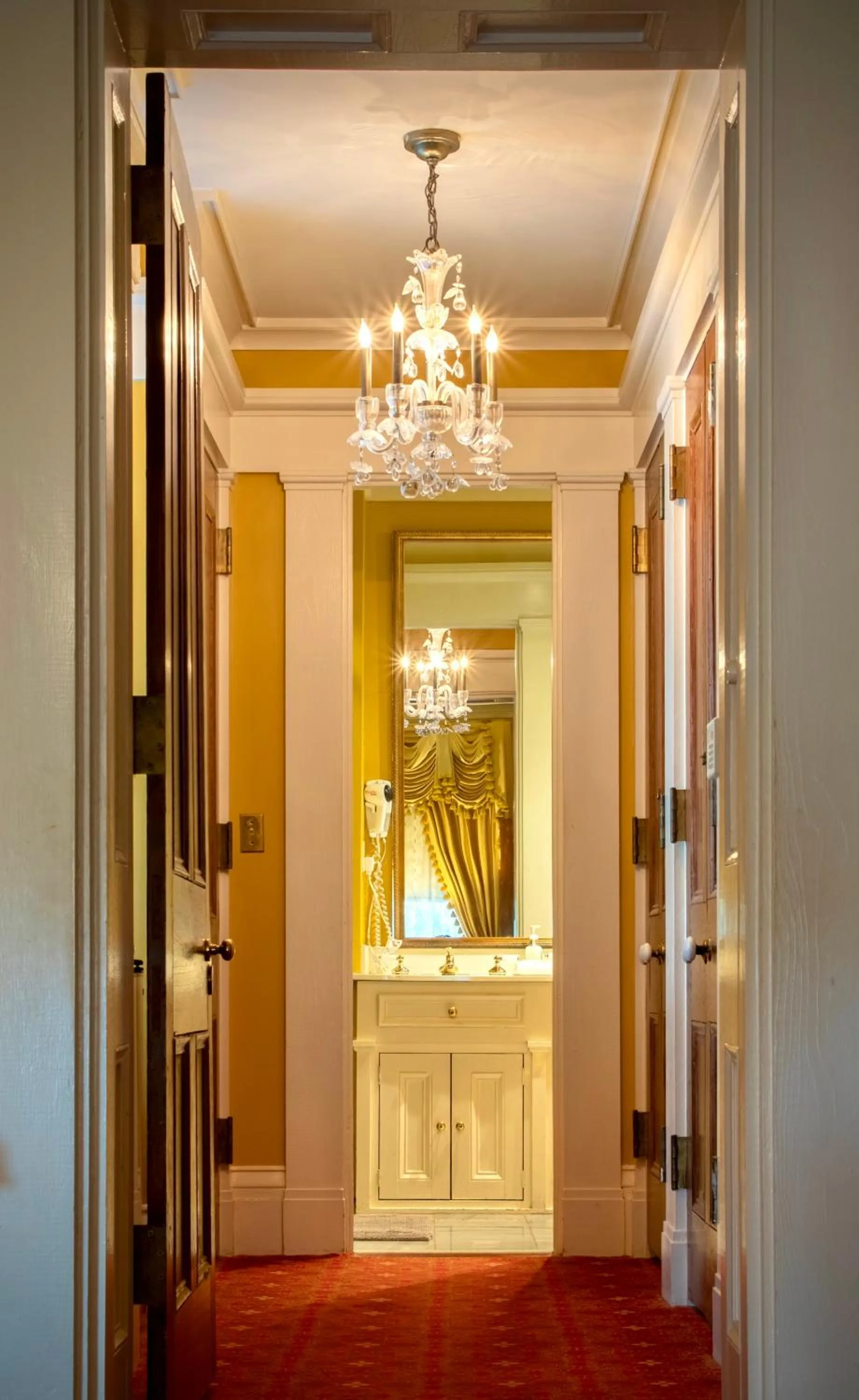 Anchuca Historic Mansion & Inn