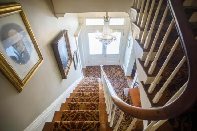 Anchuca Historic Mansion & Inn