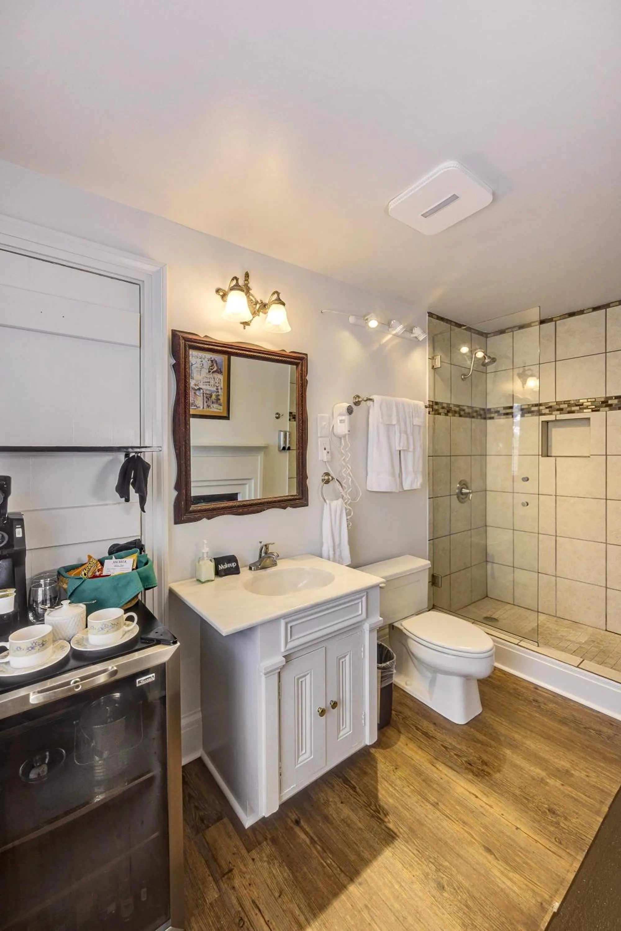 Toilet in Anchuca Historic Mansion & Inn