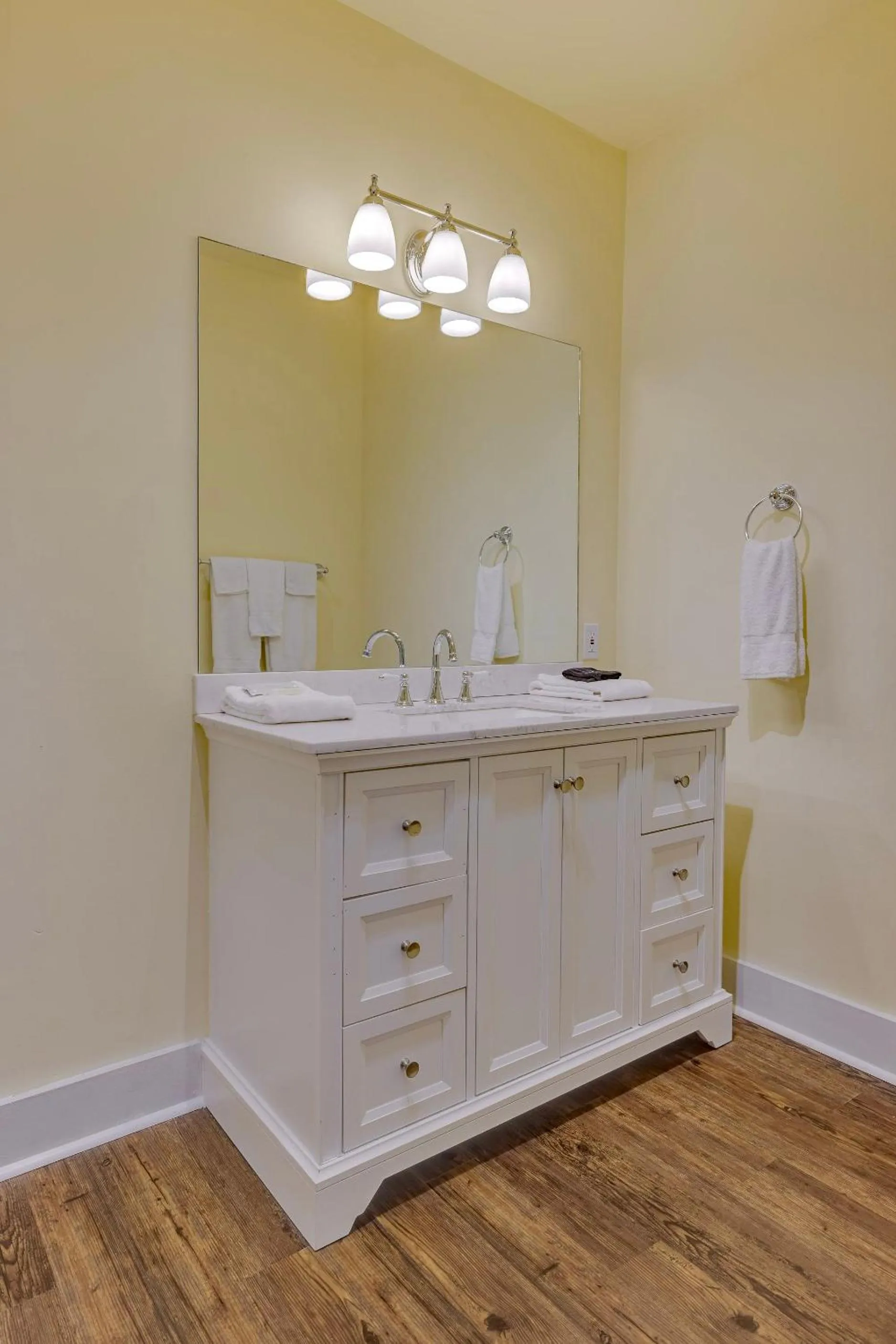 Bathroom in Anchuca Historic Mansion & Inn