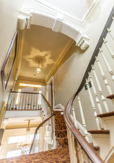 Anchuca Historic Mansion & Inn