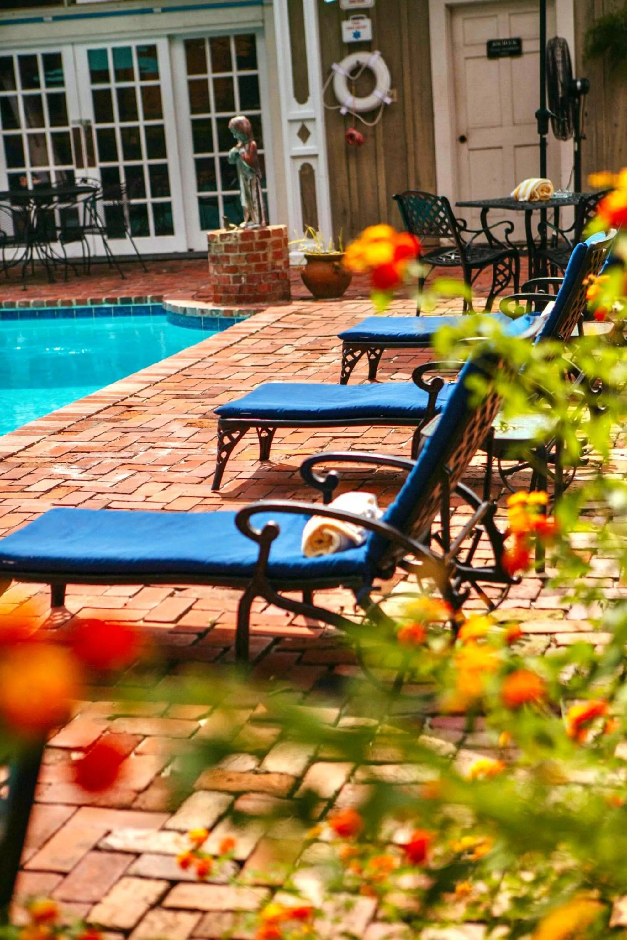 Swimming pool in Anchuca Historic Mansion & Inn