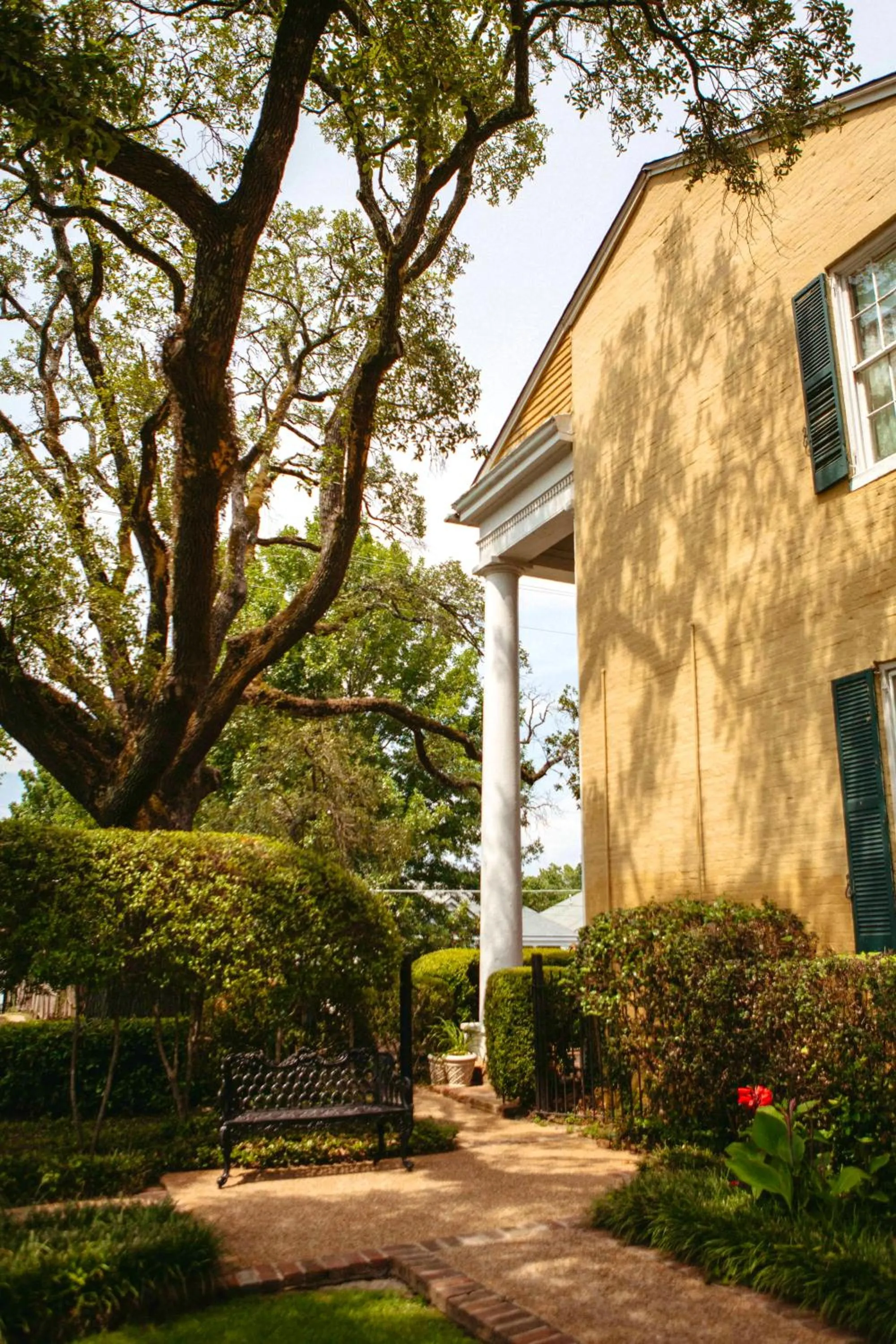 Property building in Anchuca Historic Mansion & Inn