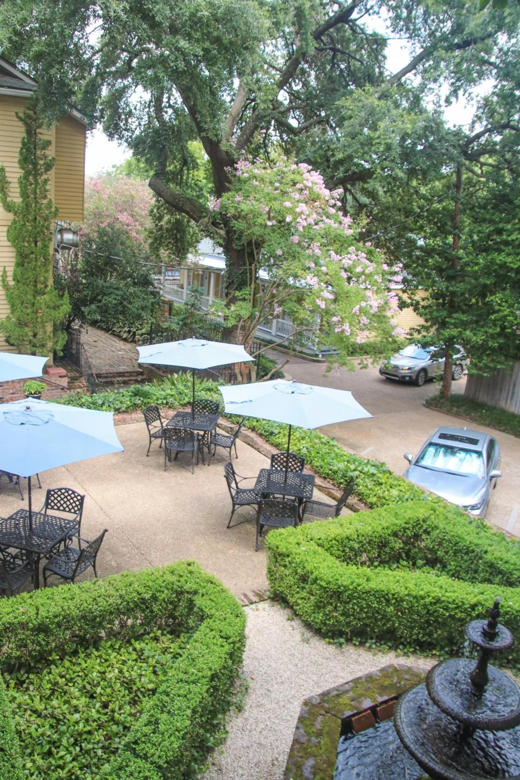 Patio in Anchuca Historic Mansion & Inn