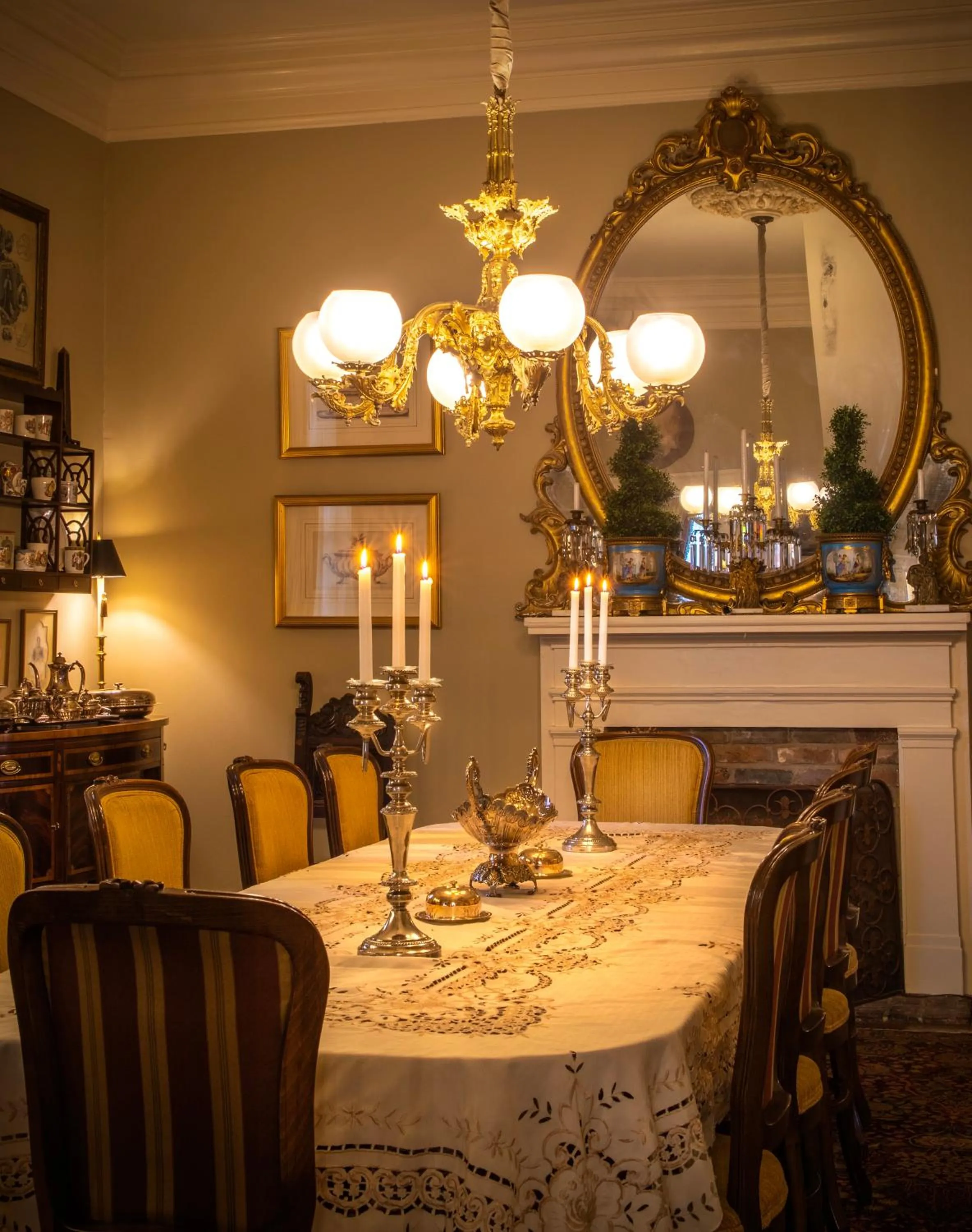 Dining area in Anchuca Historic Mansion & Inn