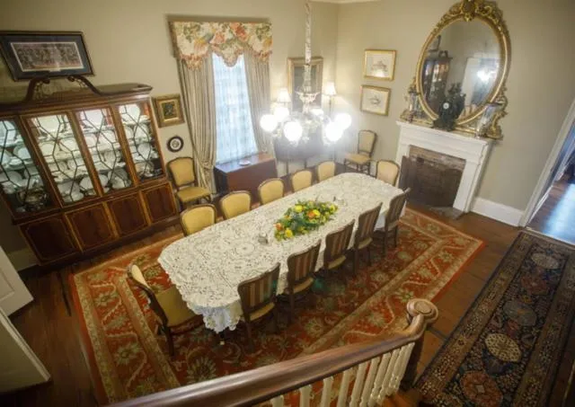 Anchuca Historic Mansion & Inn