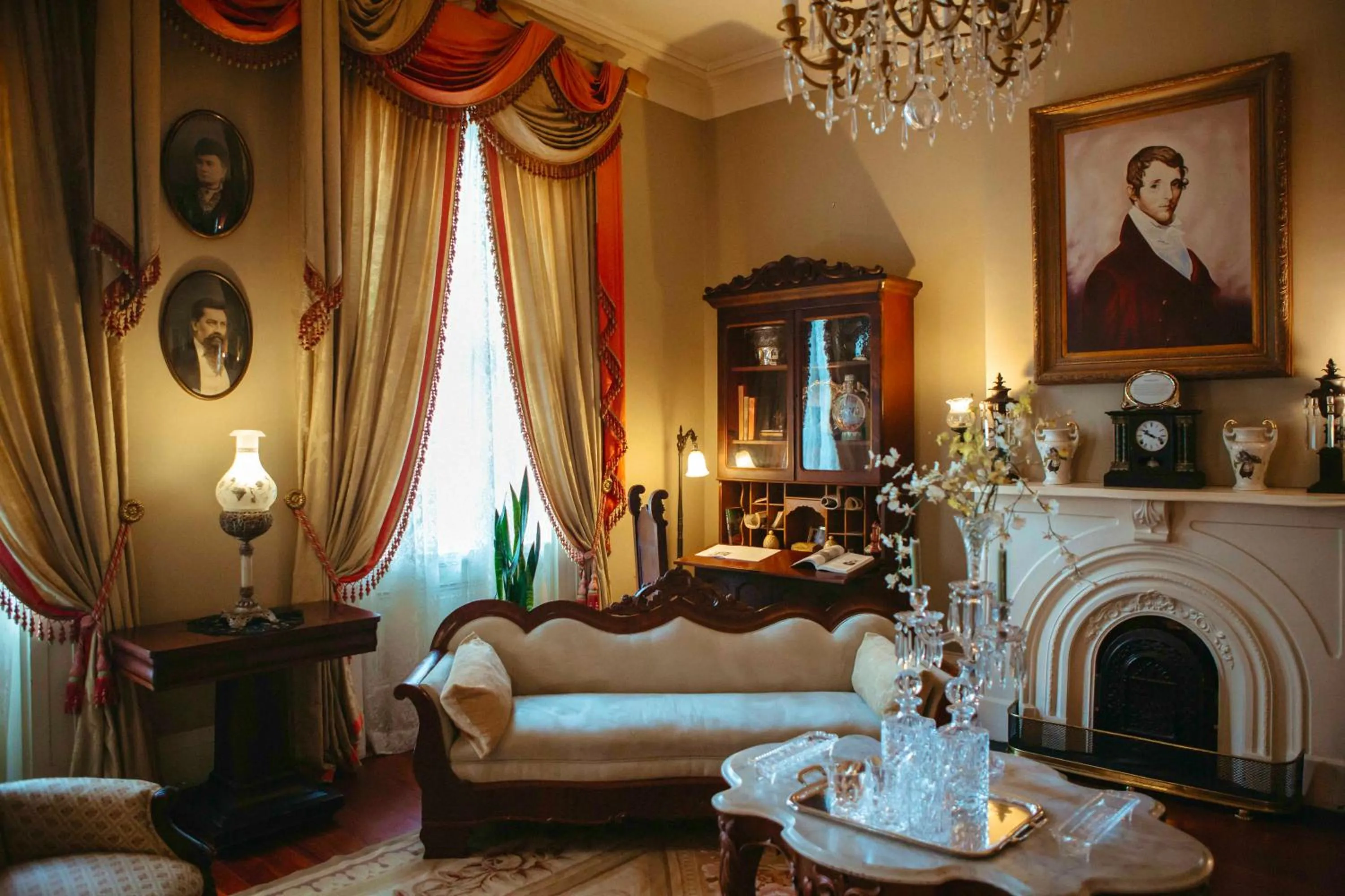 Living room in Anchuca Historic Mansion & Inn