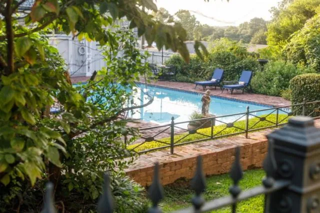 Anchuca Historic Mansion & Inn