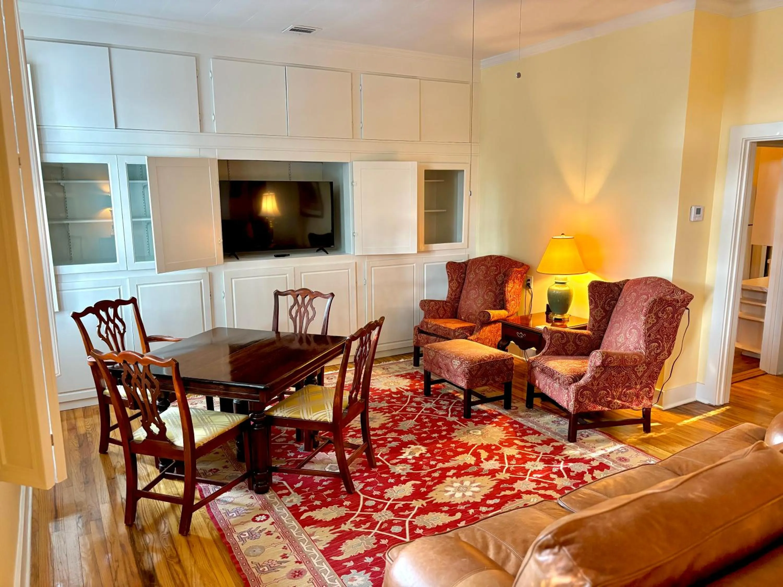 Anchuca Historic Mansion & Inn