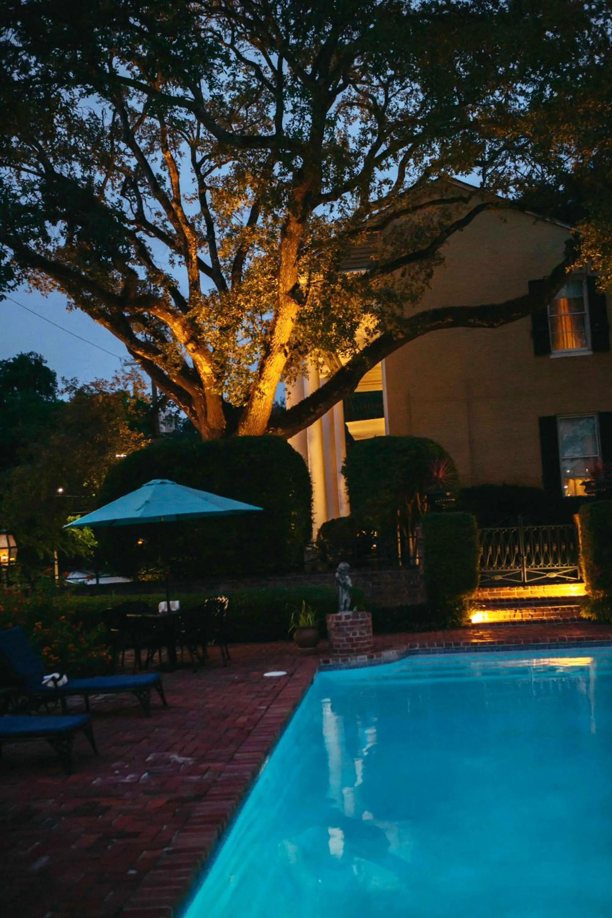 Swimming pool in Anchuca Historic Mansion & Inn