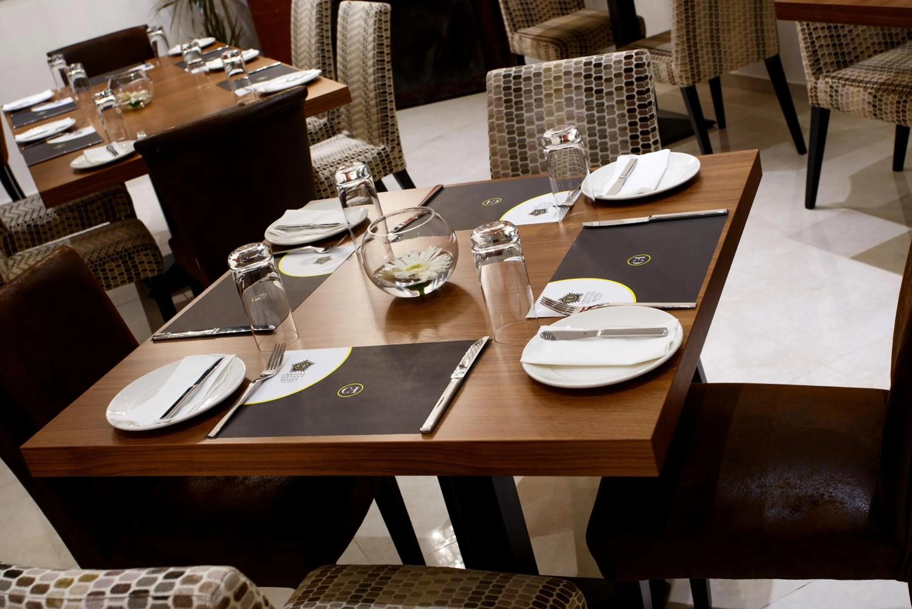 Restaurant/places to eat in Crystal Hotel