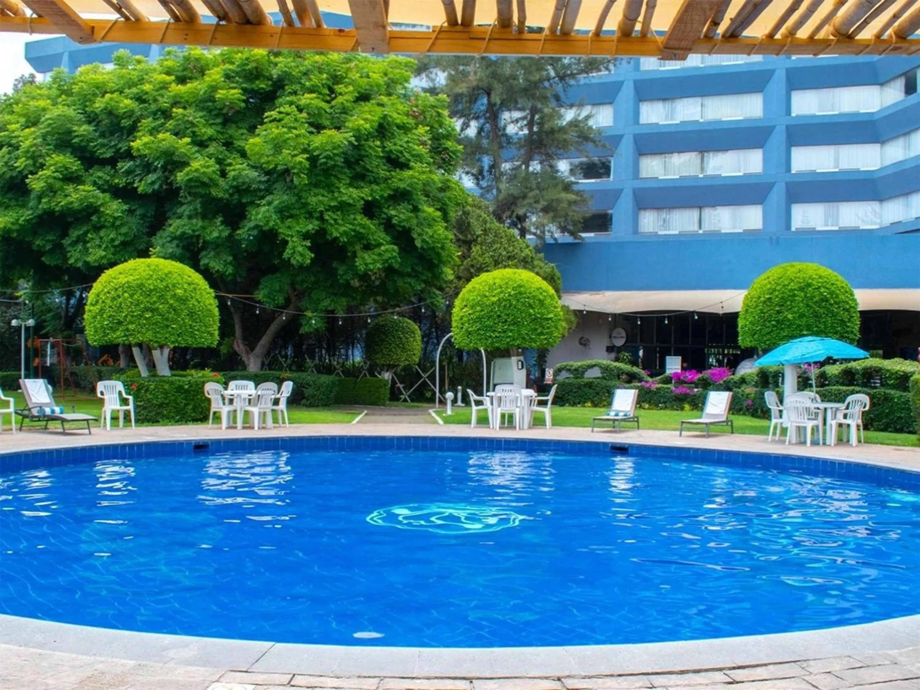 Pool view in Grand Cantalagua Hotel Morelia, BW Signature Collection