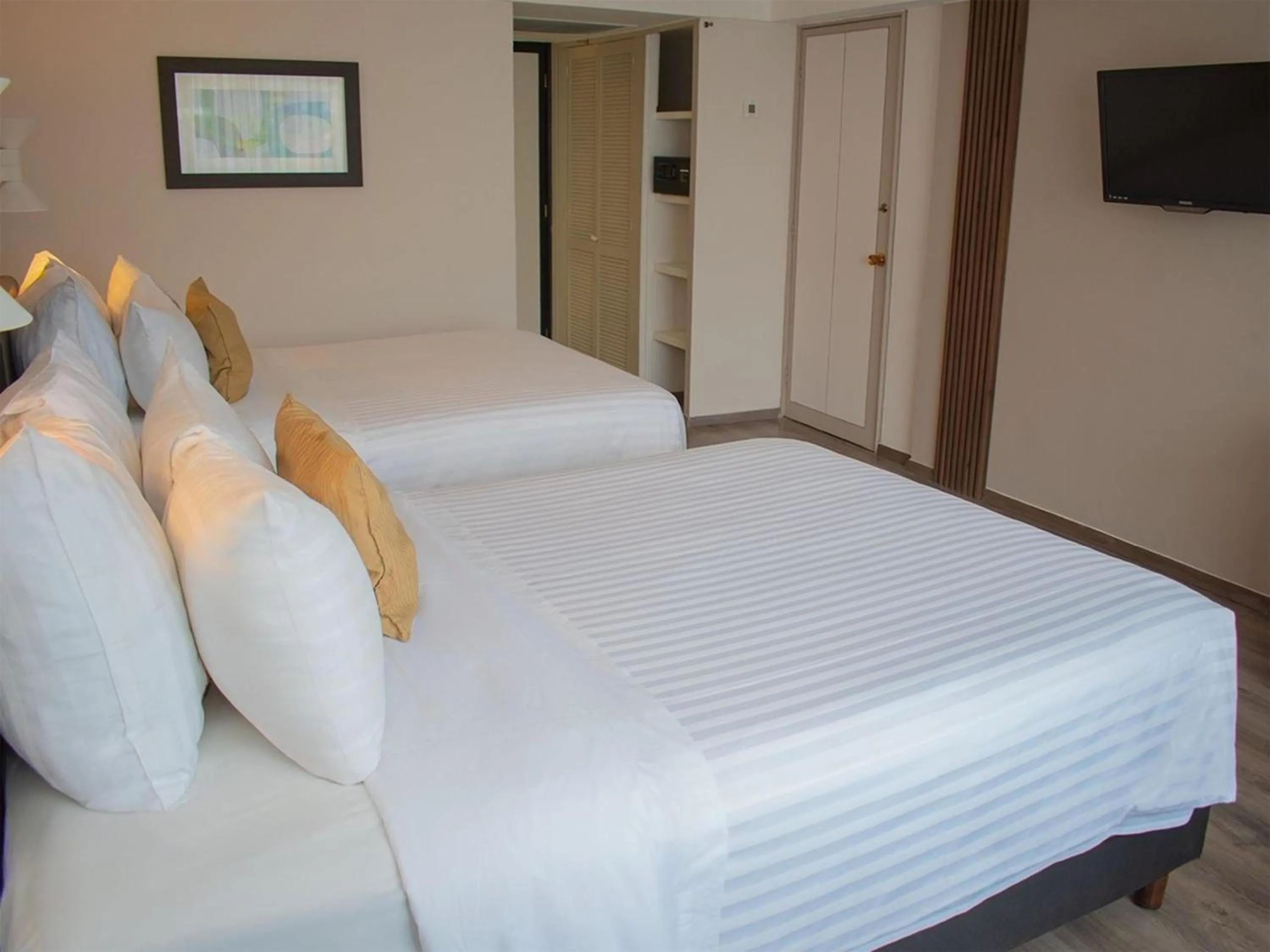 Bedroom, Bed in Grand Cantalagua Hotel Morelia, BW Signature Collection