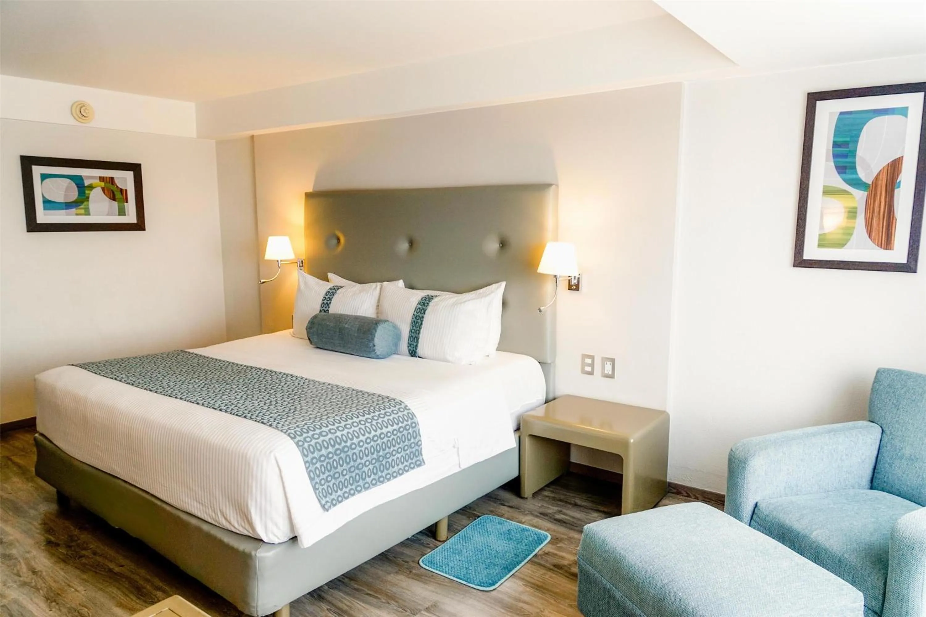 Photo of the whole room, Bed in Grand Cantalagua Hotel Morelia, BW Signature Collection