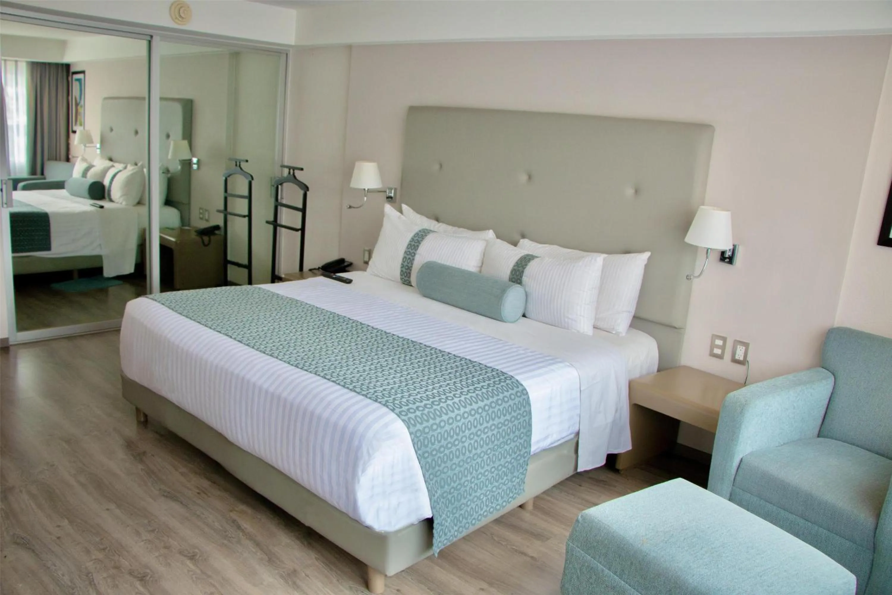 Photo of the whole room, Bed in Grand Cantalagua Hotel Morelia, BW Signature Collection