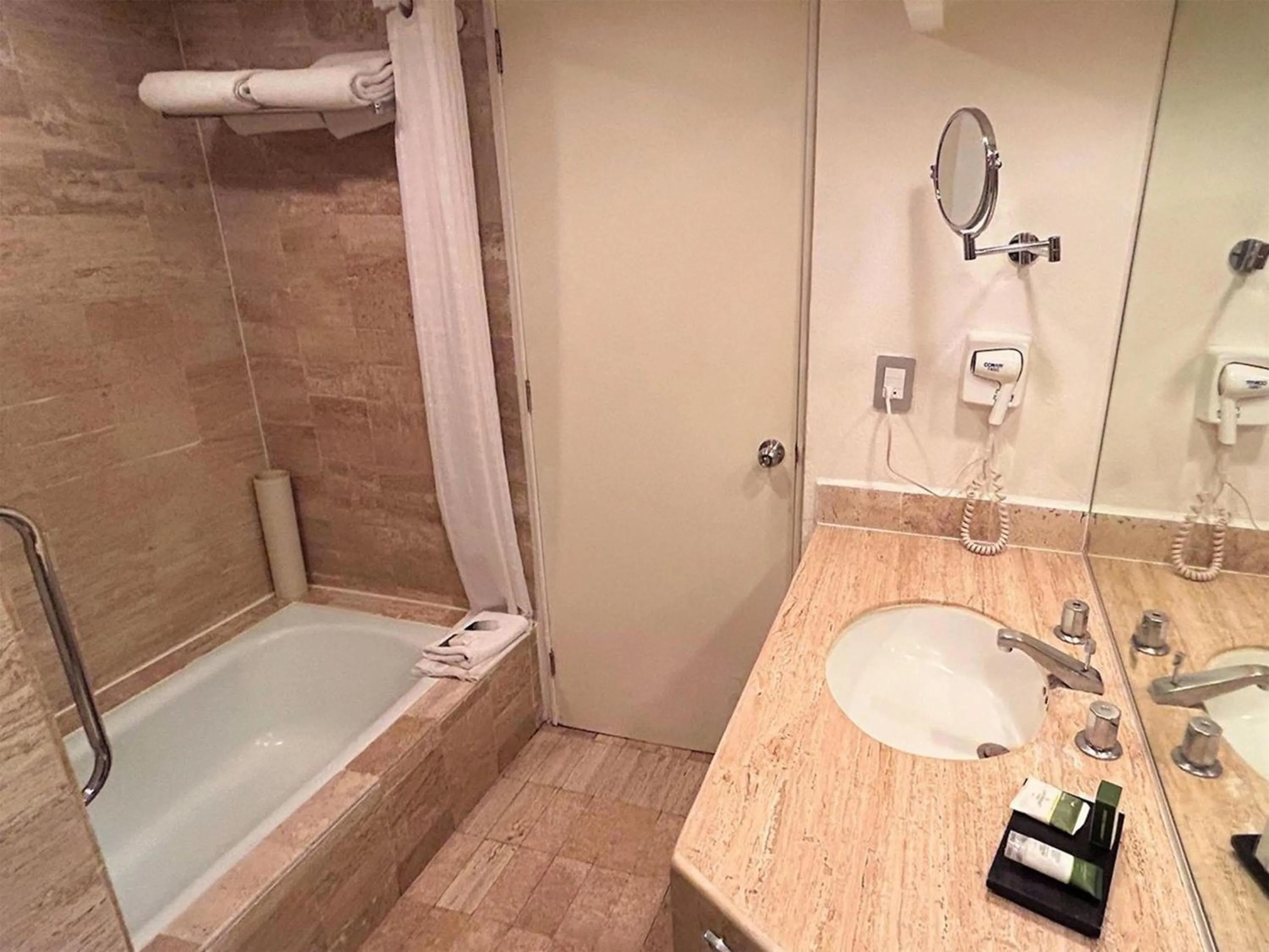 Bathroom in Grand Cantalagua Hotel Morelia, BW Signature Collection