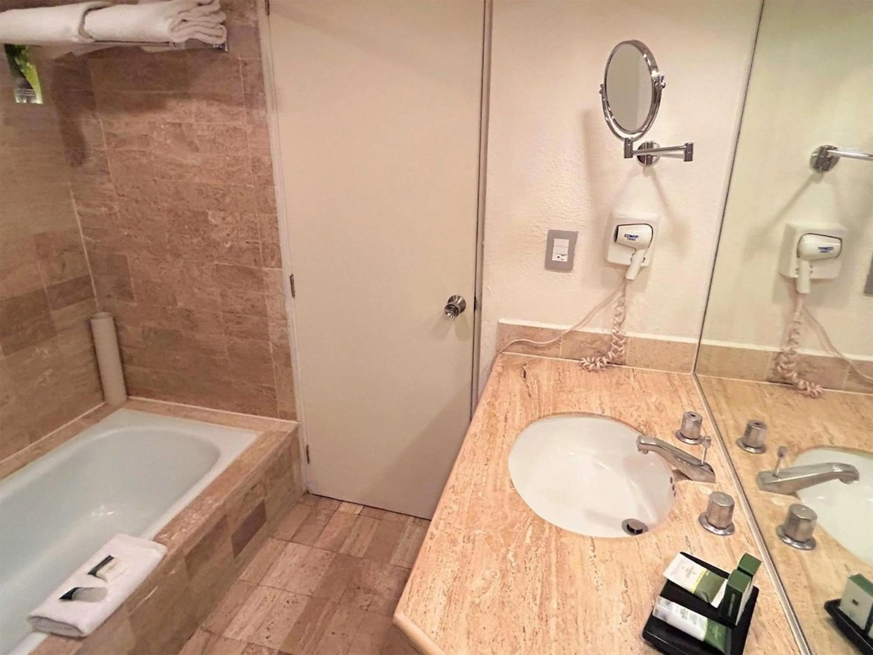 Bathroom in Grand Cantalagua Hotel Morelia, BW Signature Collection