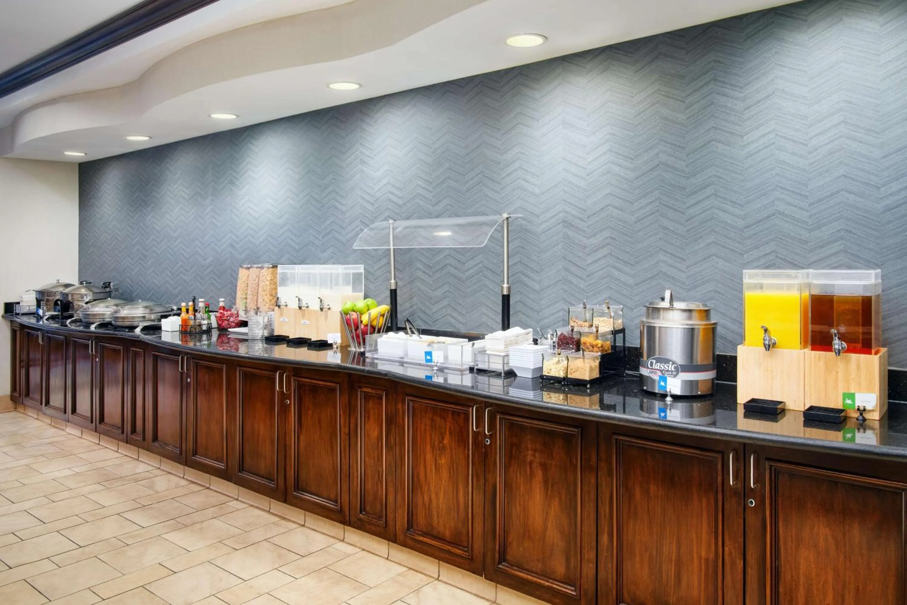 Food and drinks in Hyatt House Sterling/Dulles Airport North