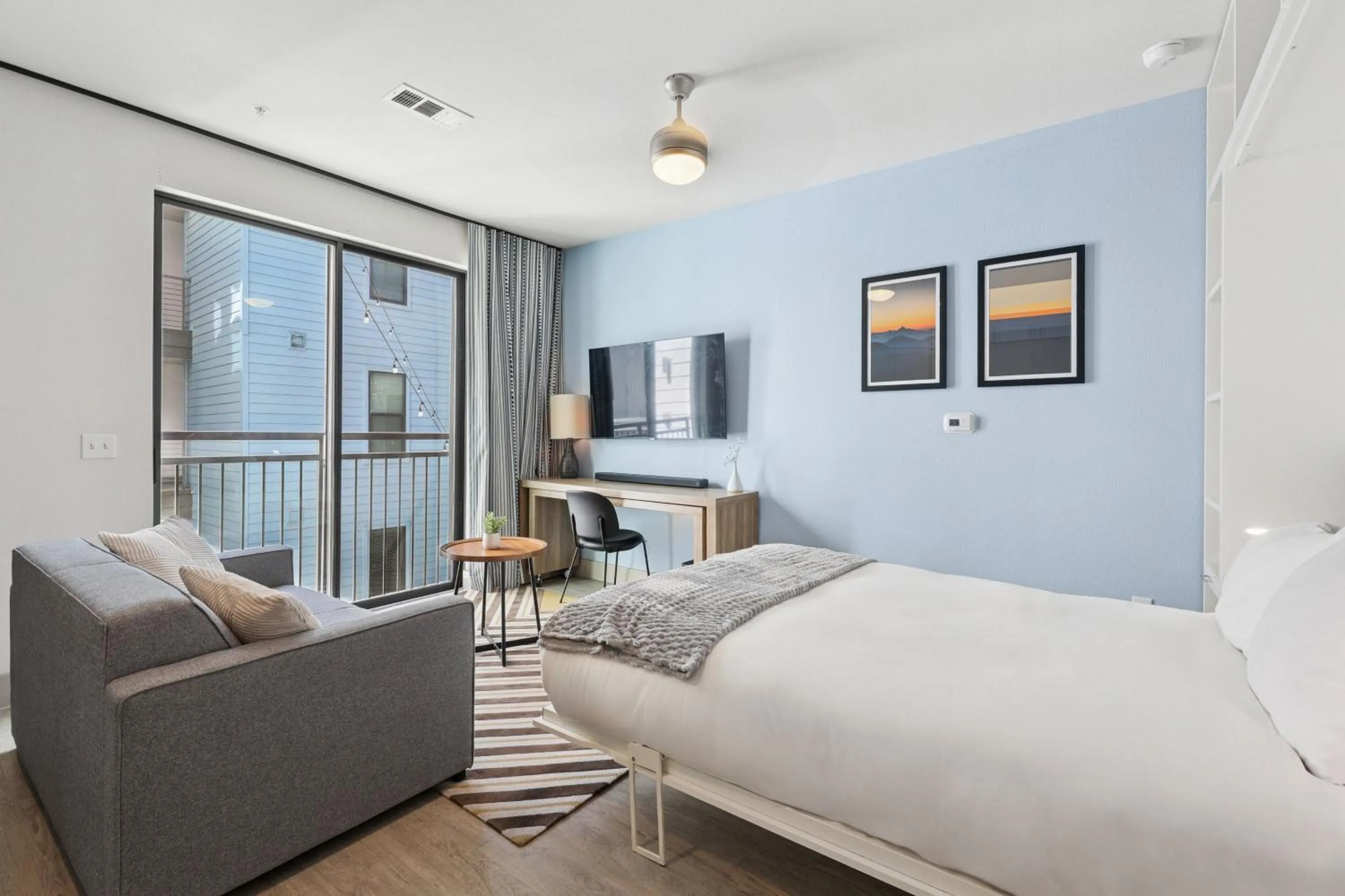 Living room, Bed in Sentral East Austin at 1630 E Sixth