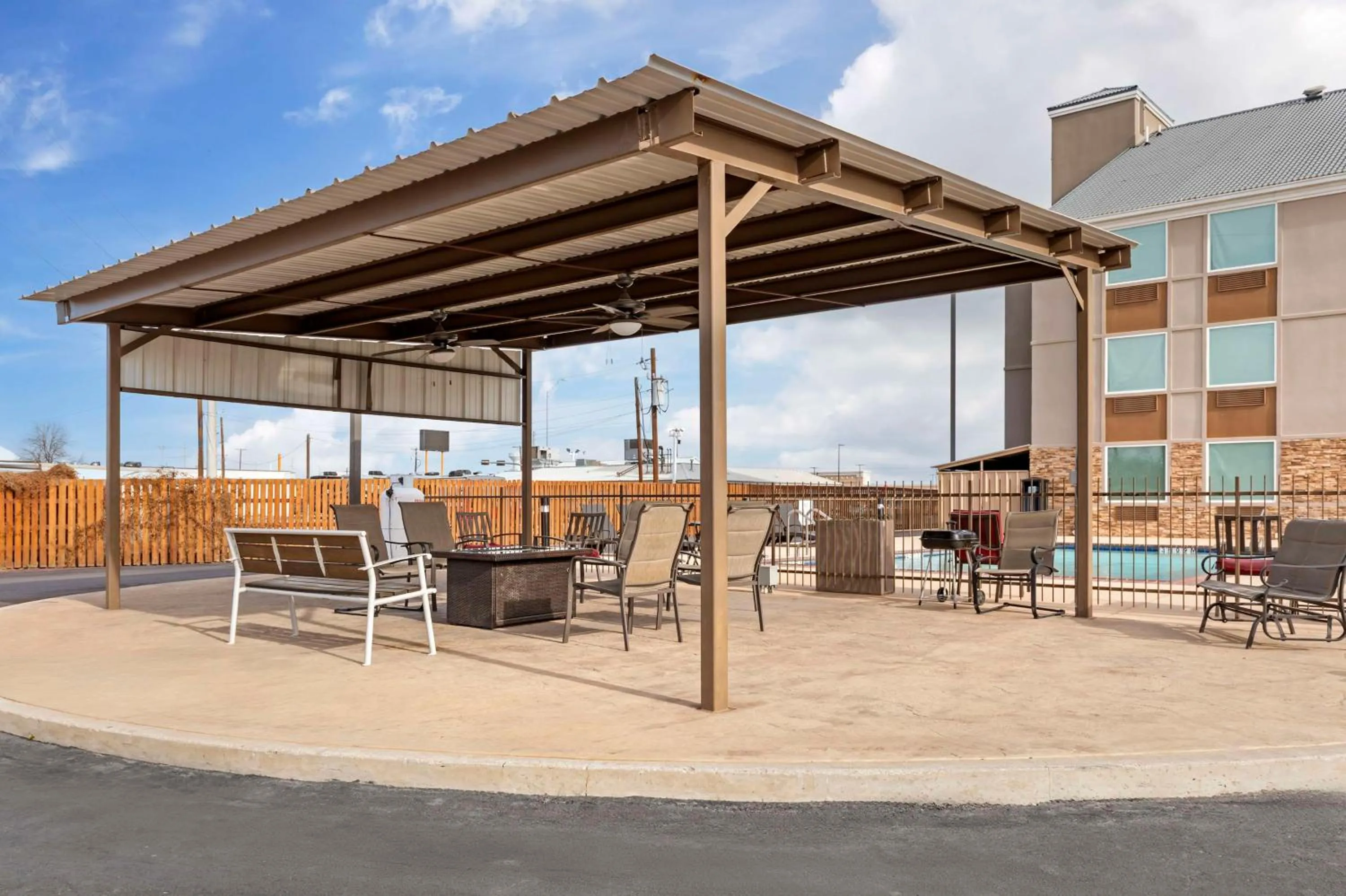 Property building in Best Western Plus Riata