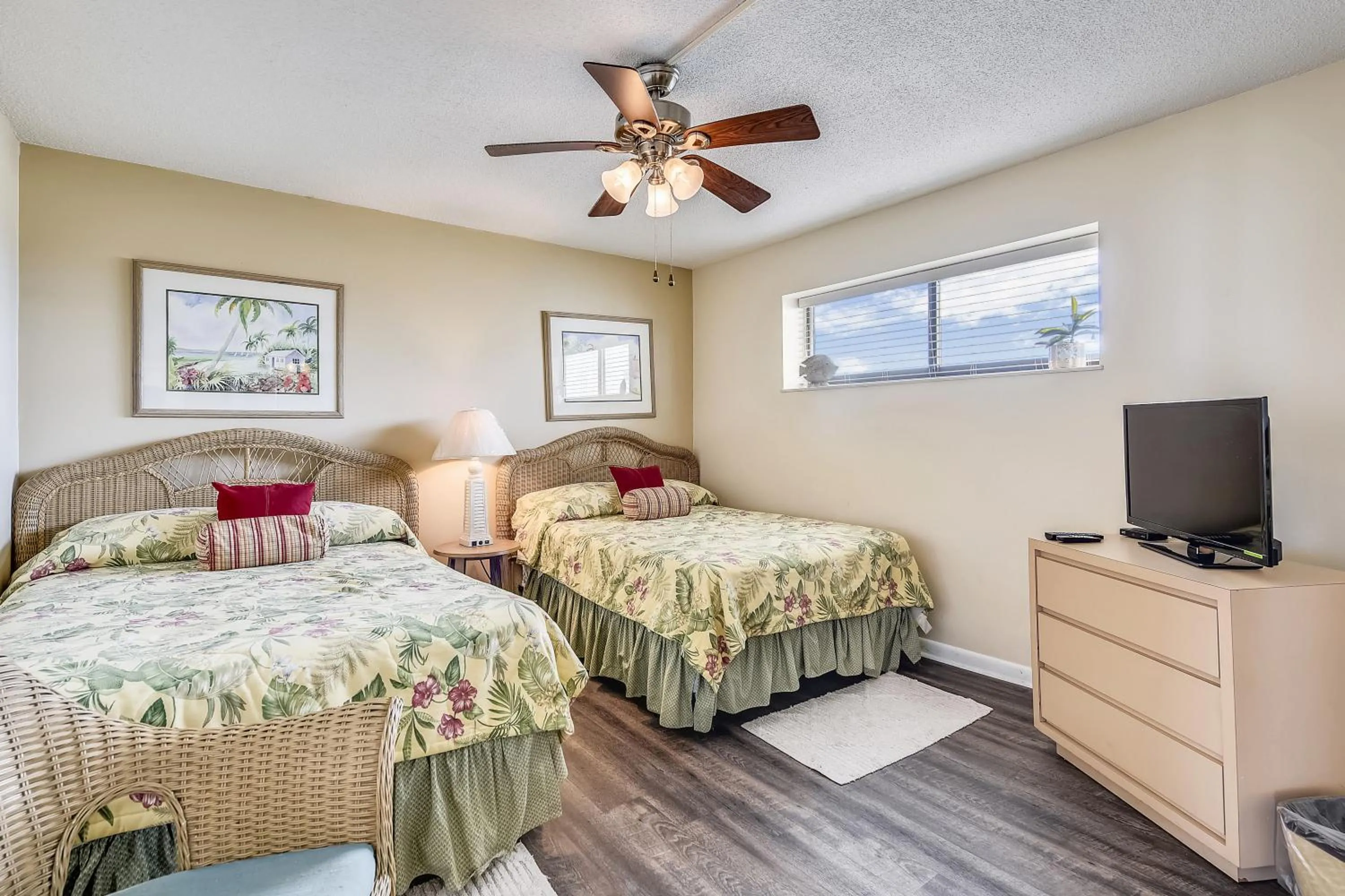 Bed in Summerhouse 710B by Book That Condo