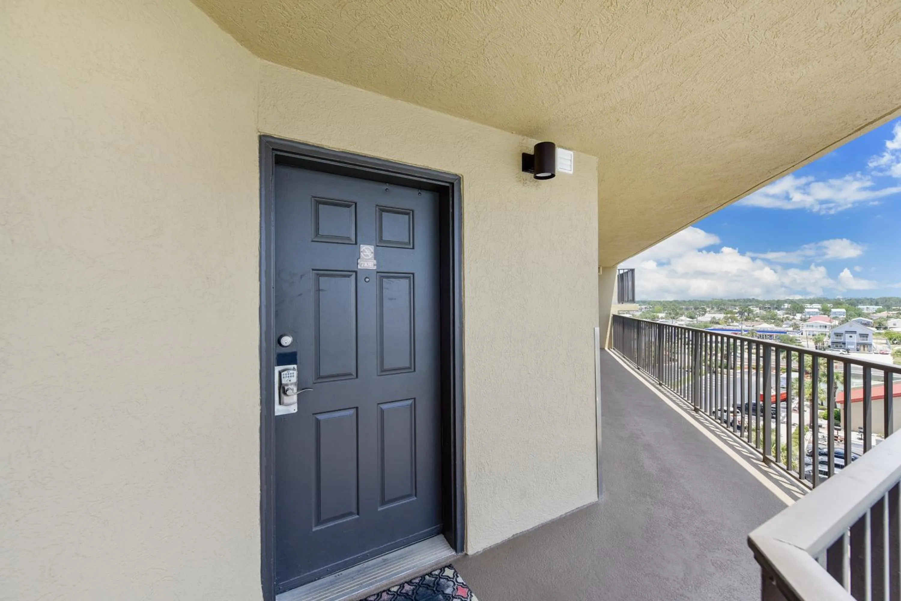 Summerhouse 710B by Book That Condo
