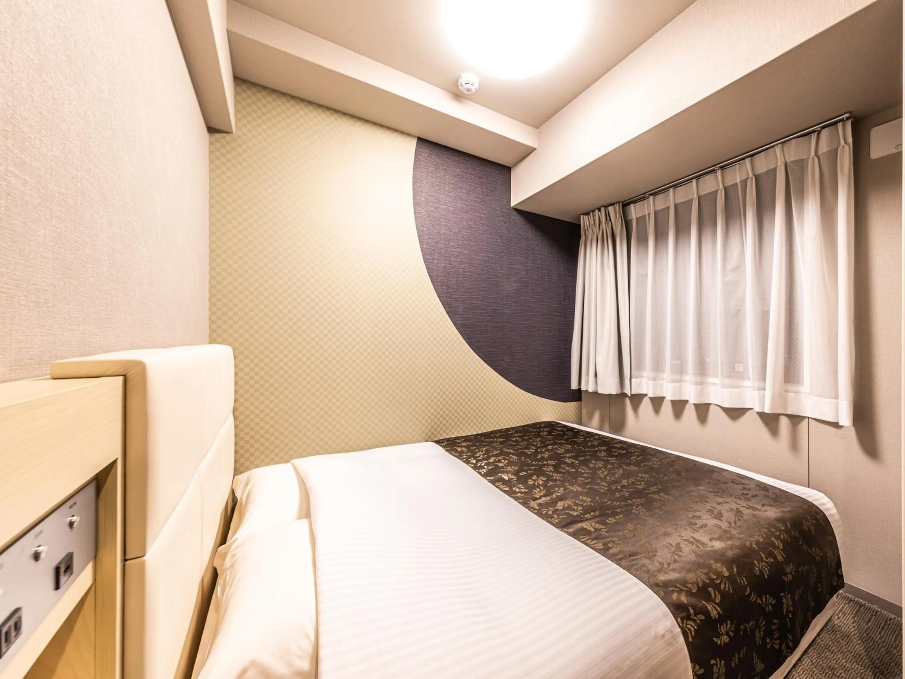 Photo of the whole room, Bed in APA Hotel Shin Osaka Ekimae Tower