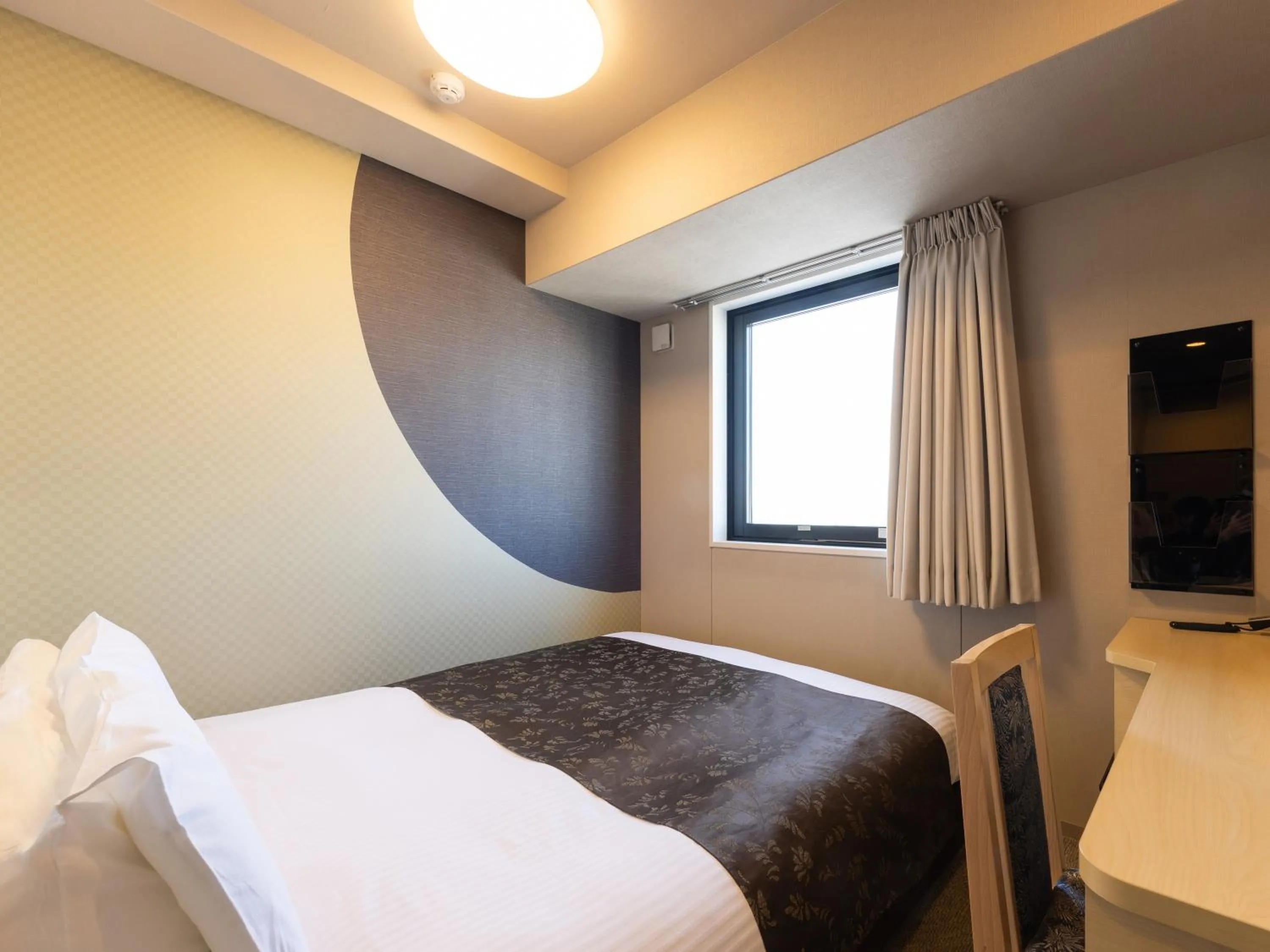 Photo of the whole room, Bed in APA Hotel Shin Osaka Ekimae Tower