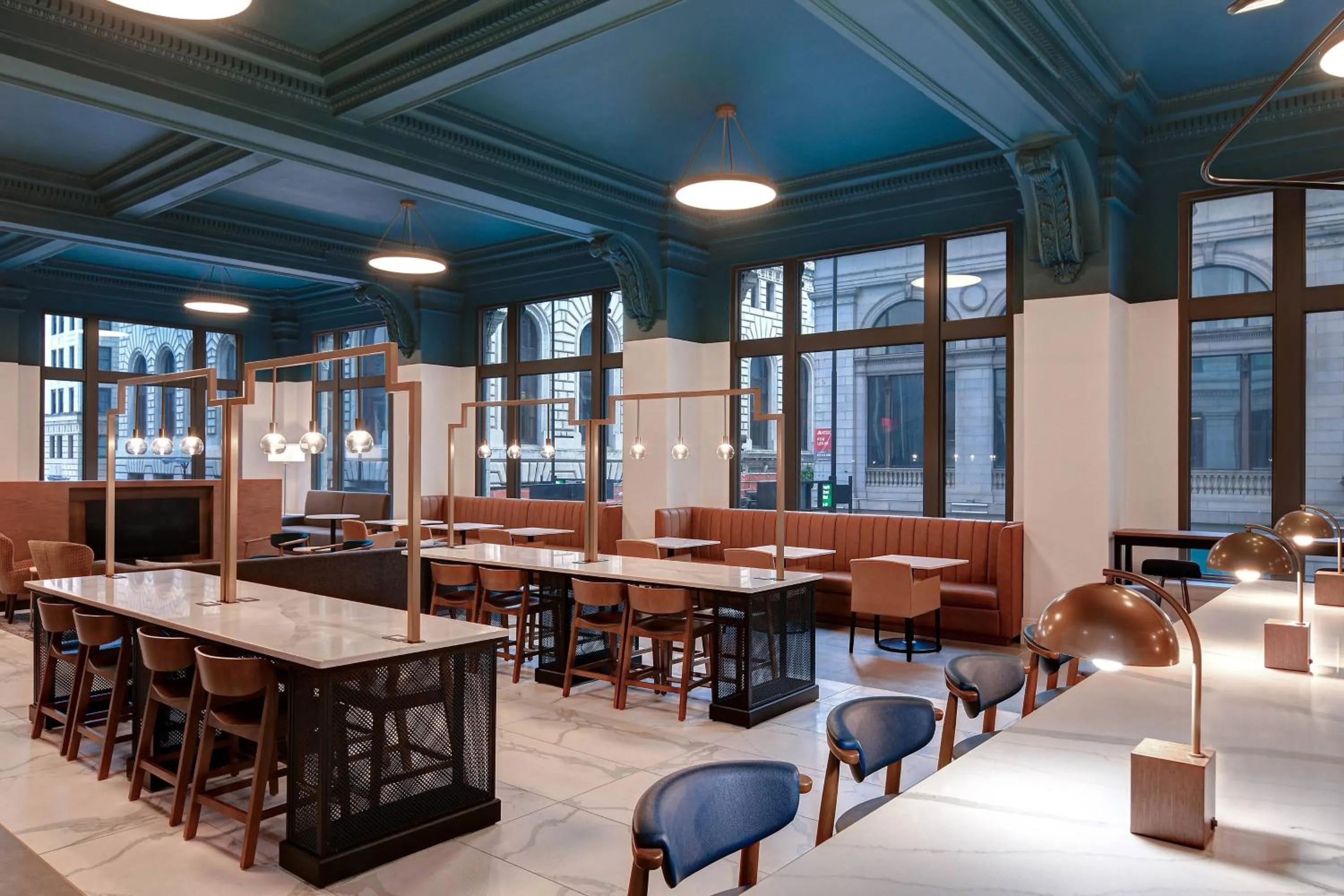 Breakfast in Courtyard by Marriott Cincinnati Downtown