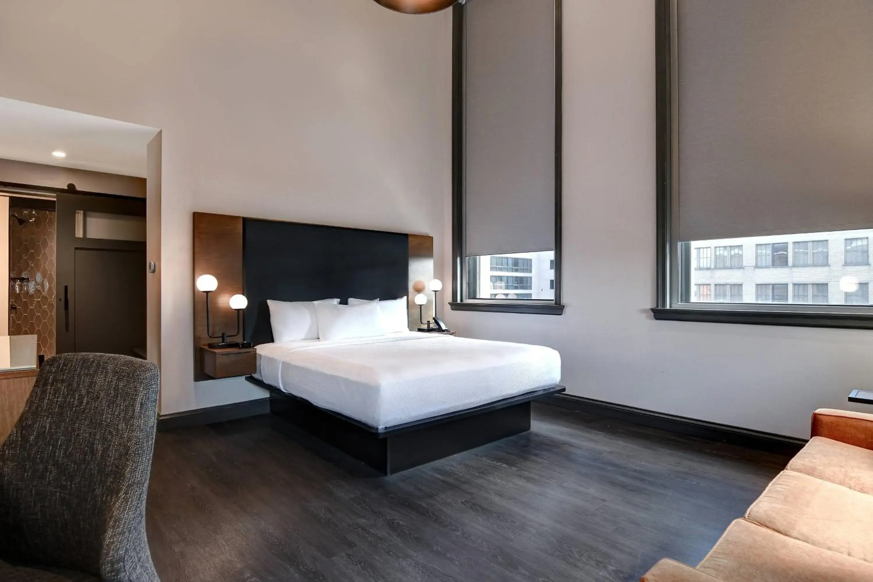 Guest room with 1 King, Sofa bed, City view in Courtyard by Marriott Cincinnati Downtown Guest room with 1 King, Sofa bed, City view in Courtyard by Marriott Cincinnati Downtown