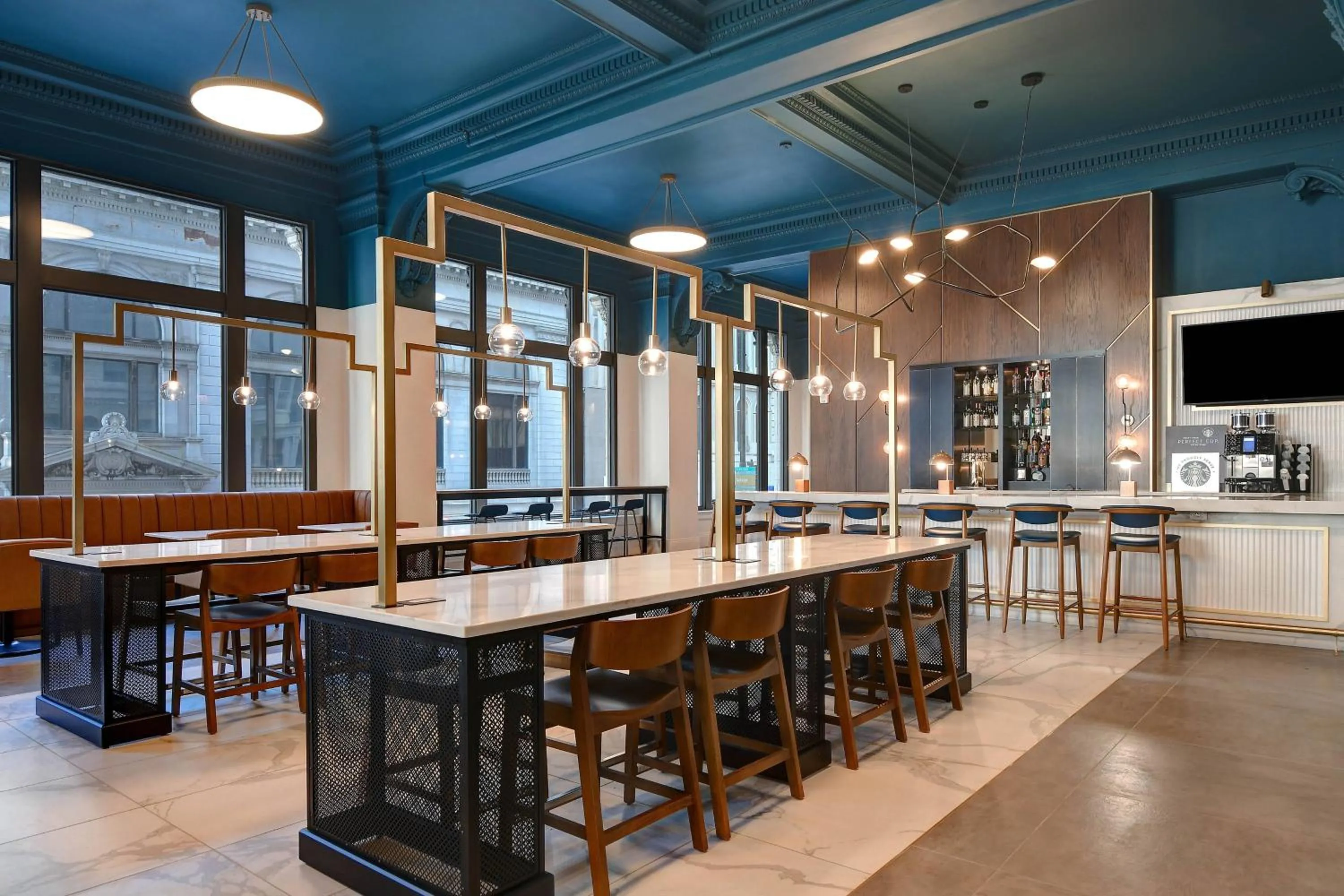 Breakfast in Courtyard by Marriott Cincinnati Downtown