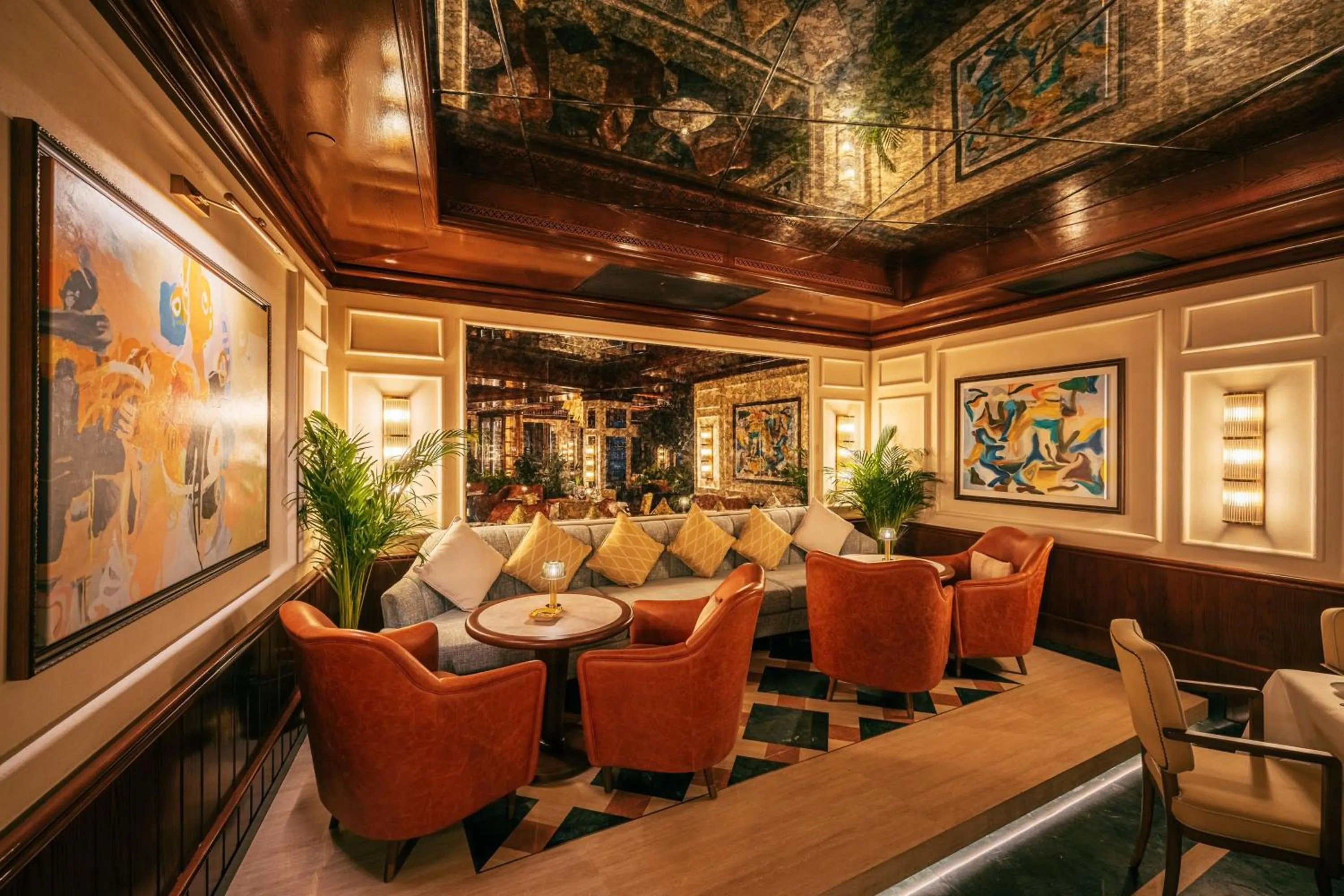 Lounge or bar in The St. Regis Dubai, The Palm