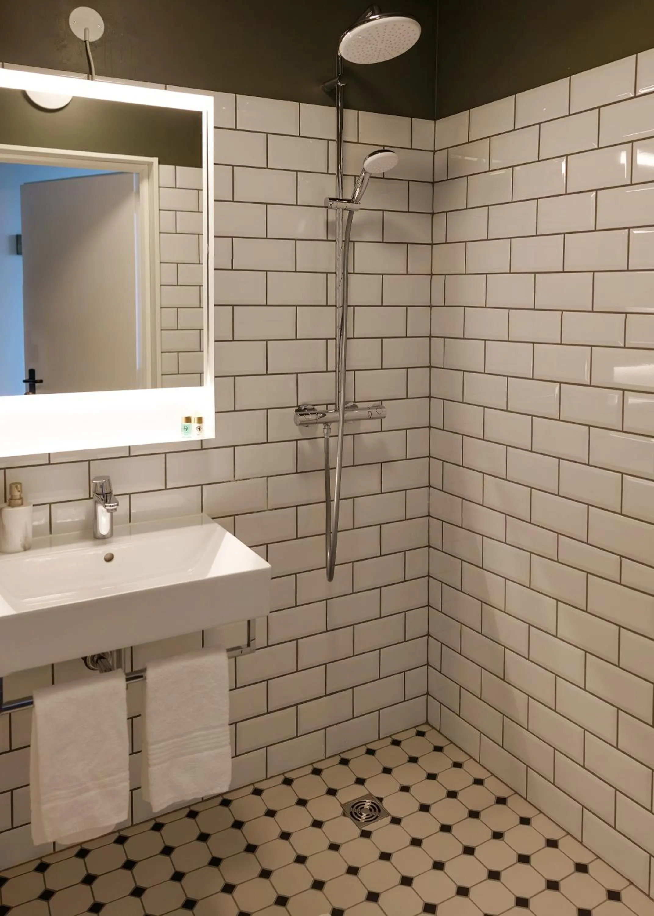 Shower in KEX Hostel and Hotel