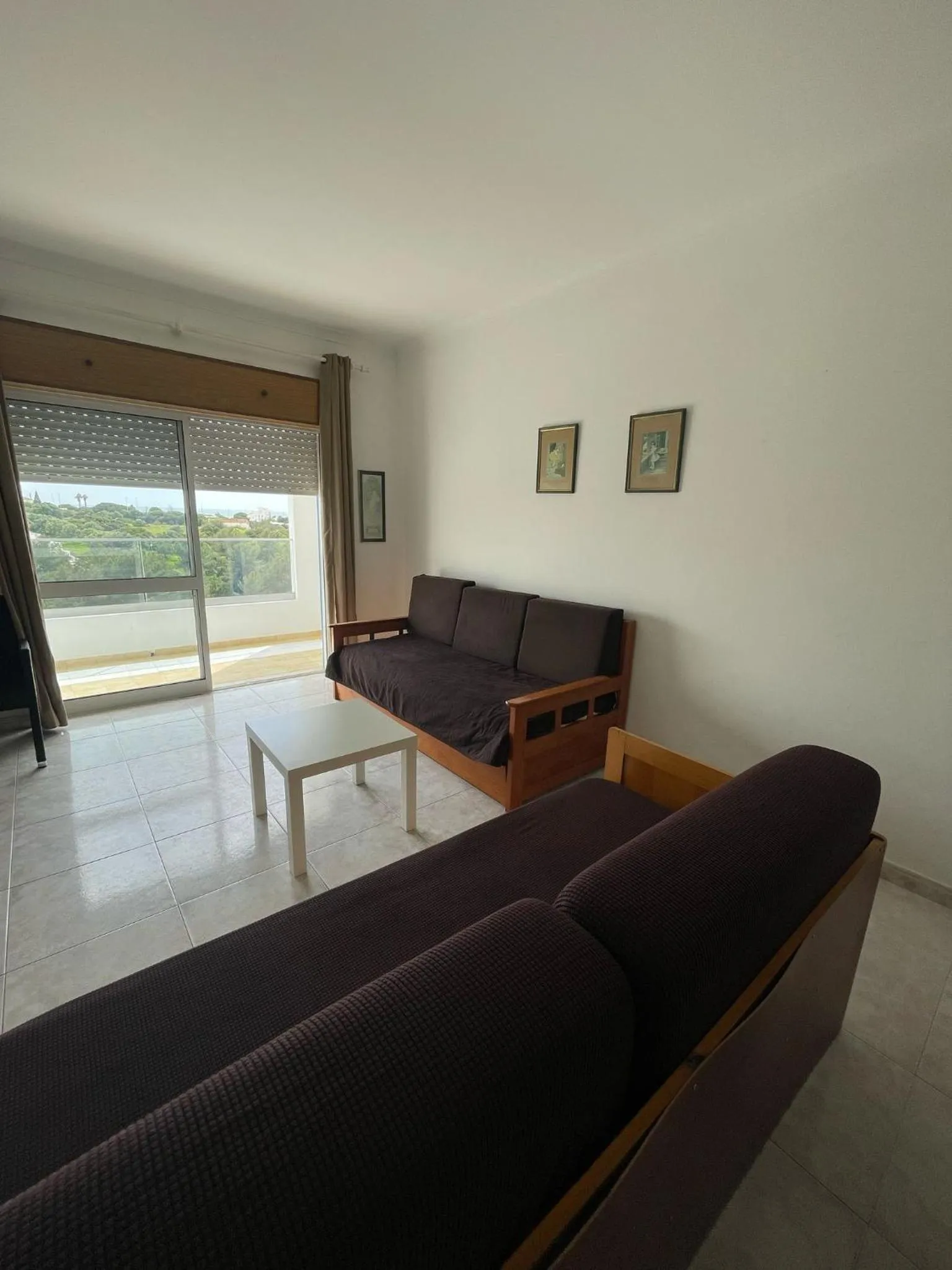 Communal lounge/ TV room in cantinho do mar